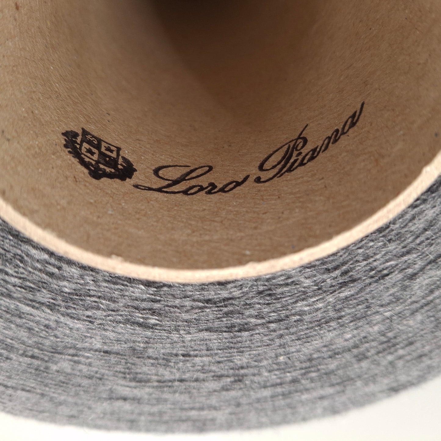 100 g Loro Piana 100 % italienisches Kaschmirgarn, Farbe Grau Nr. 1037