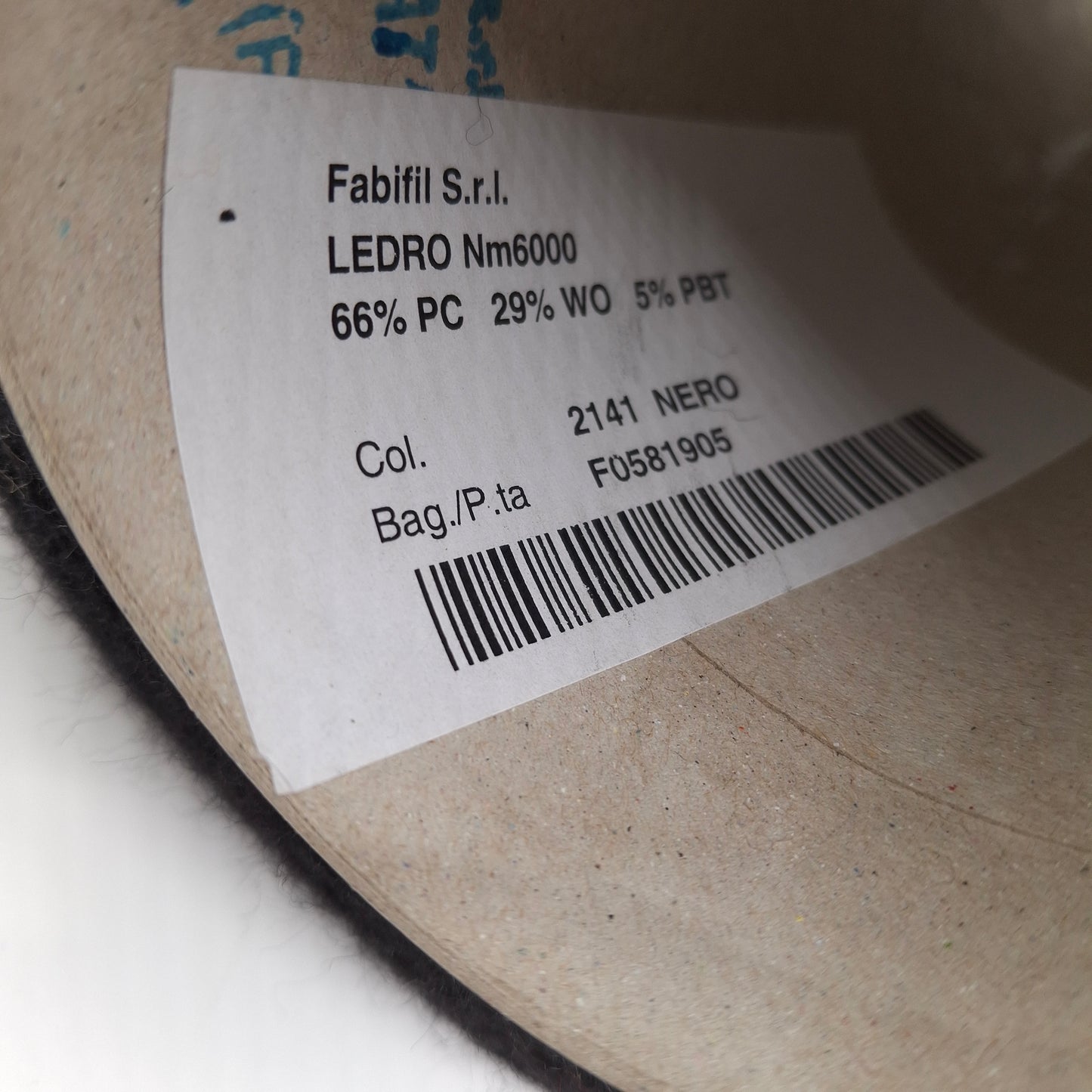 100g Lana filato italiano colore Nero N.1111