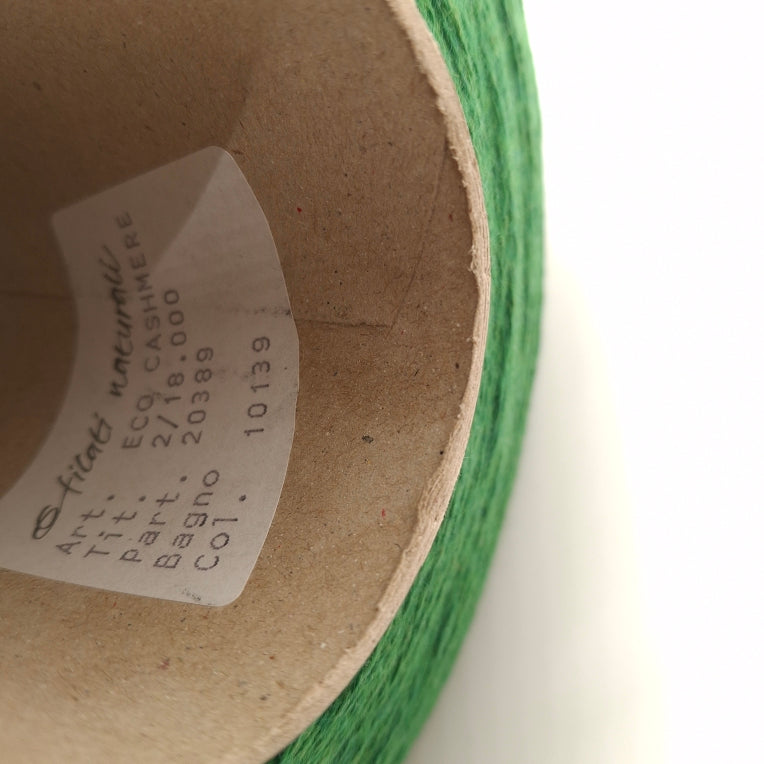100 g de fil cachemire 100 % italien couleur vert N. 967