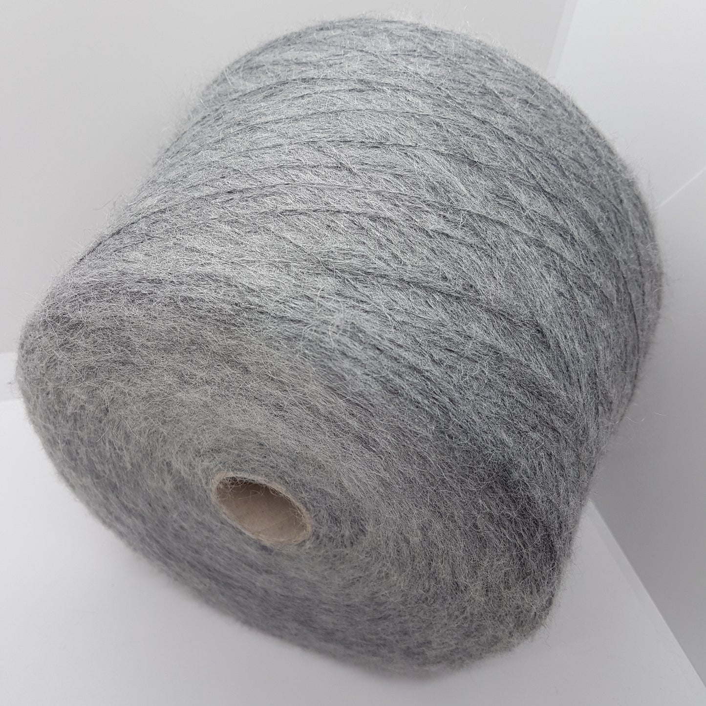 100g Mohair hilo italiano suave color Gris N.181