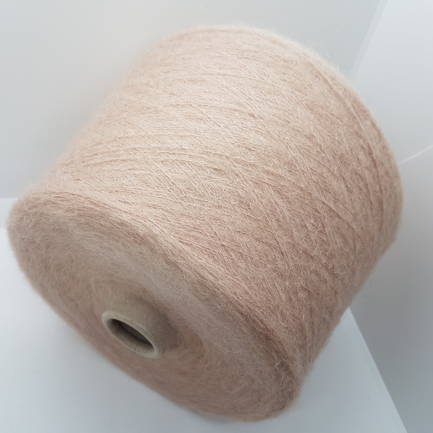 100g Mohair hilo italiano suave color Beige Nude N.236