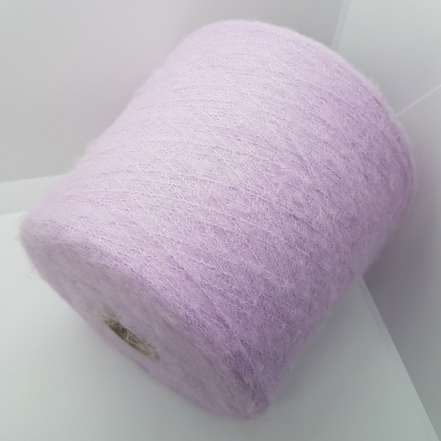 100g børstet uld blødt italiensk garn farve lilla lavendel N.294