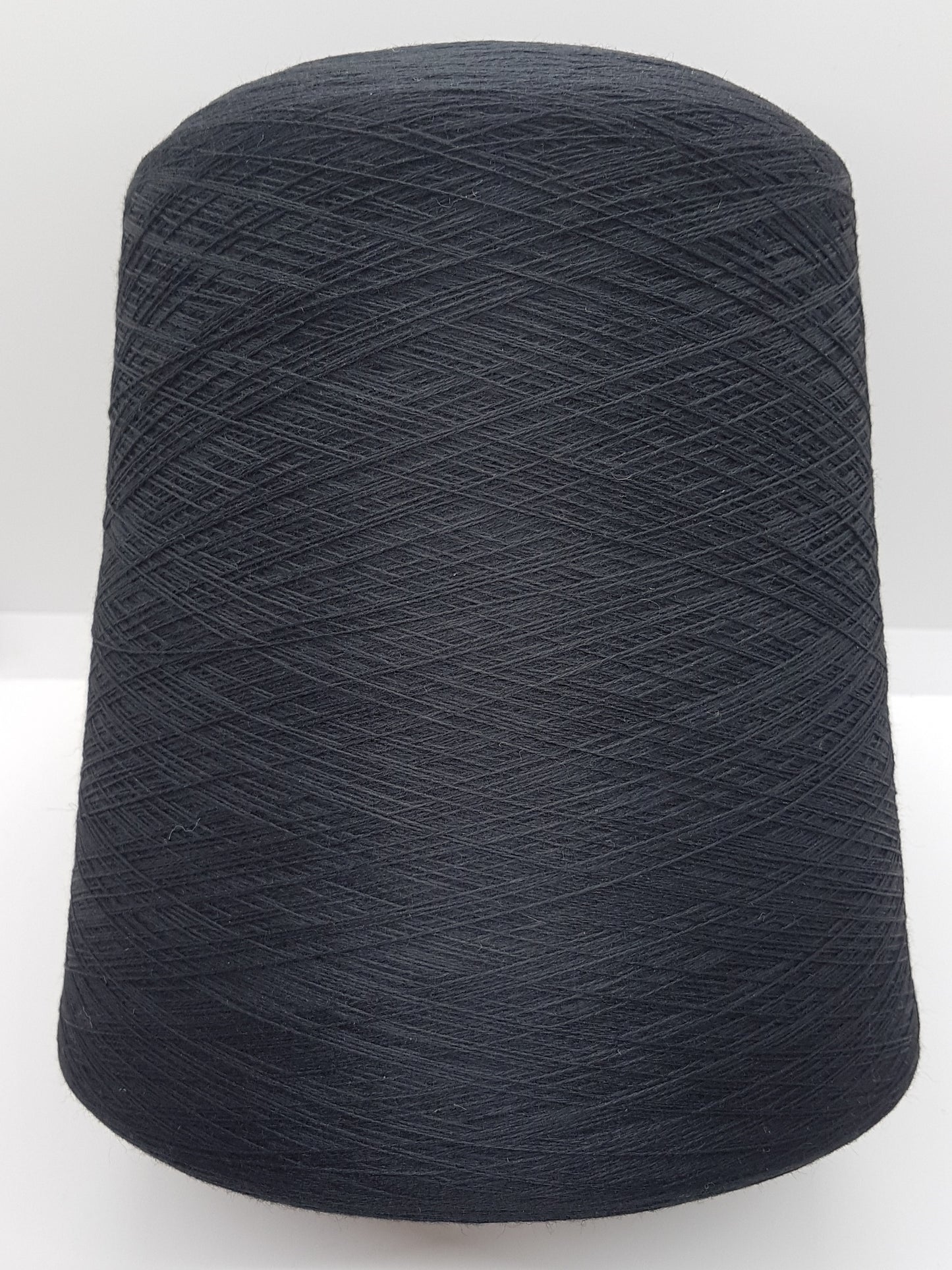 Hilo italiano de lana merino de 100 g color Negro N.311
