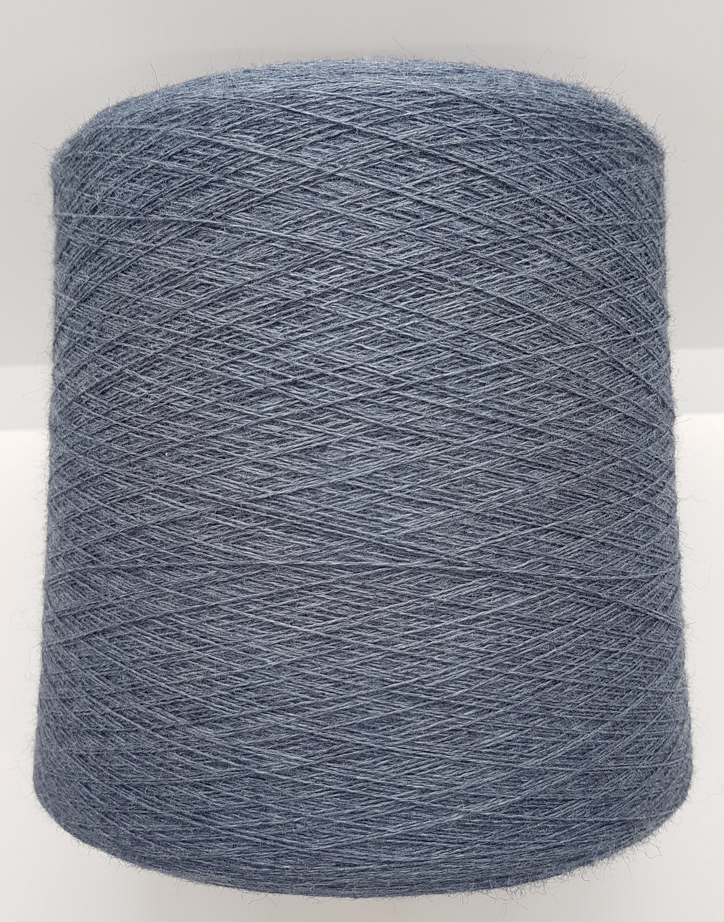 Fil italien en laine mérinos couleur gris n° 762