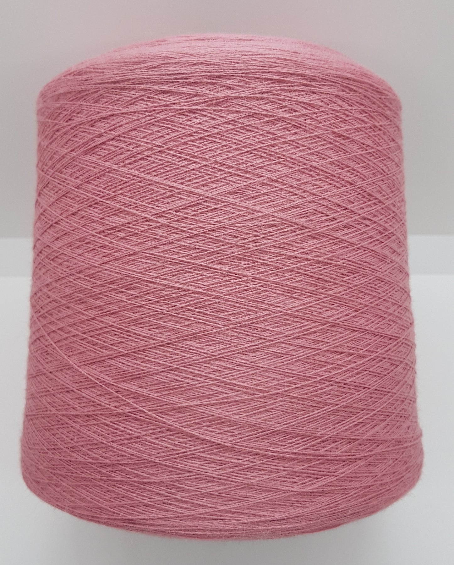 Fil italien en laine mérinos couleur rose antique n° 767