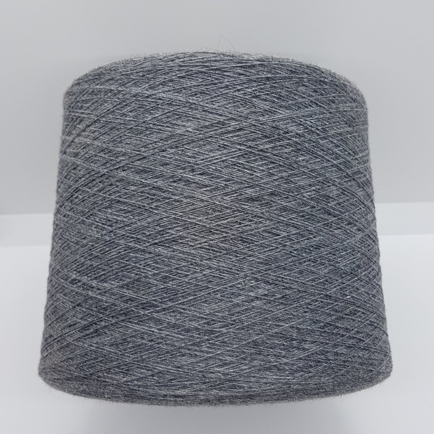 Angora en cachemire laine en laine italien Couleur gris foncé N.418