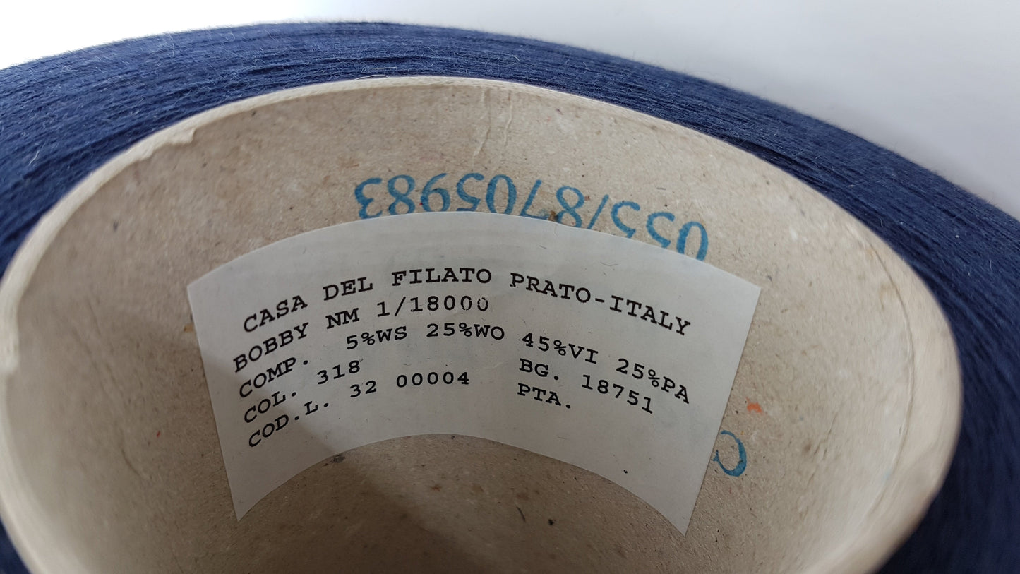 Laine en cachemire fil italien couleur bleu foncé N.428