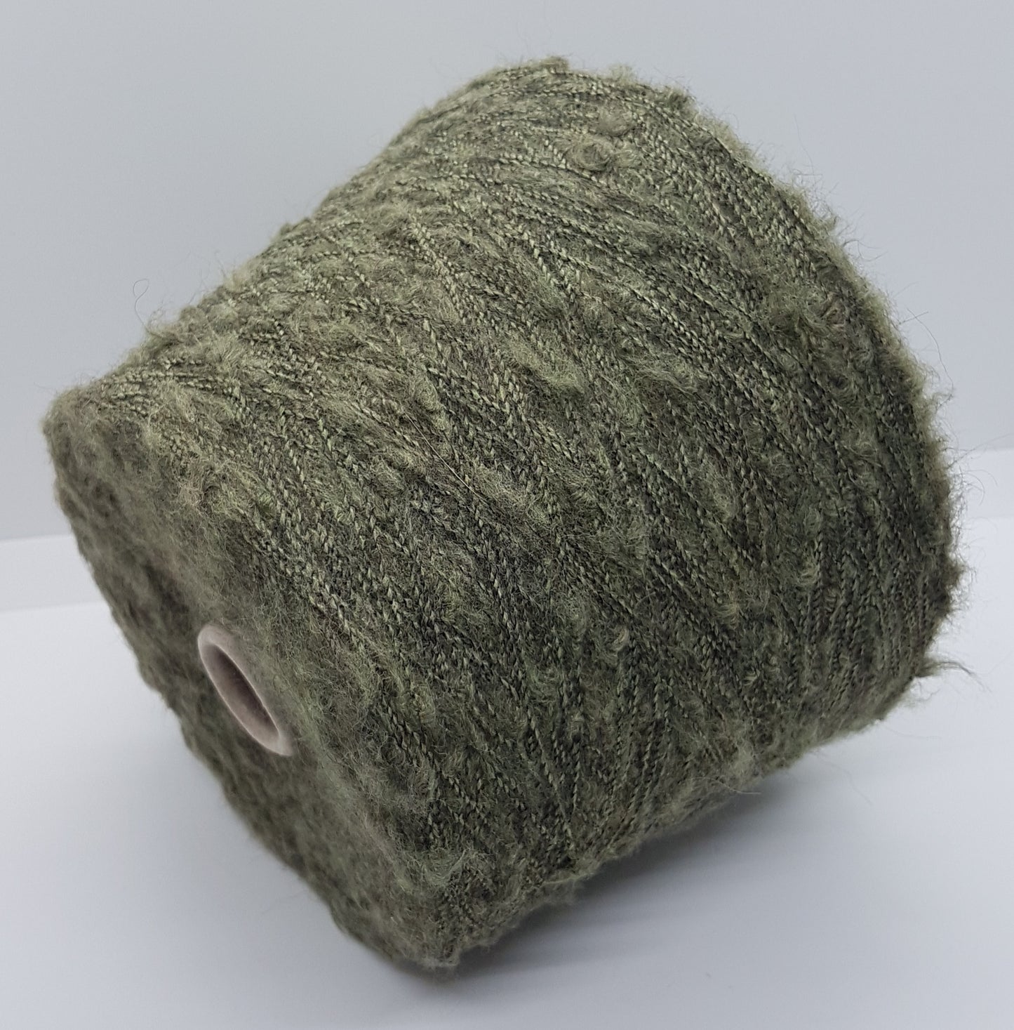 100g de Mohair Irregular Bouclé hilo italiano color verde N.465