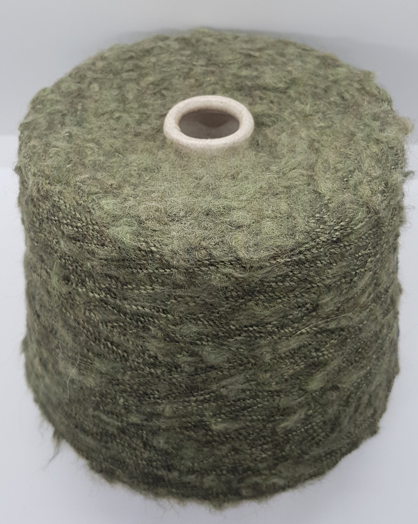 100g de Mohair Irregular Bouclé hilo italiano color verde N.465