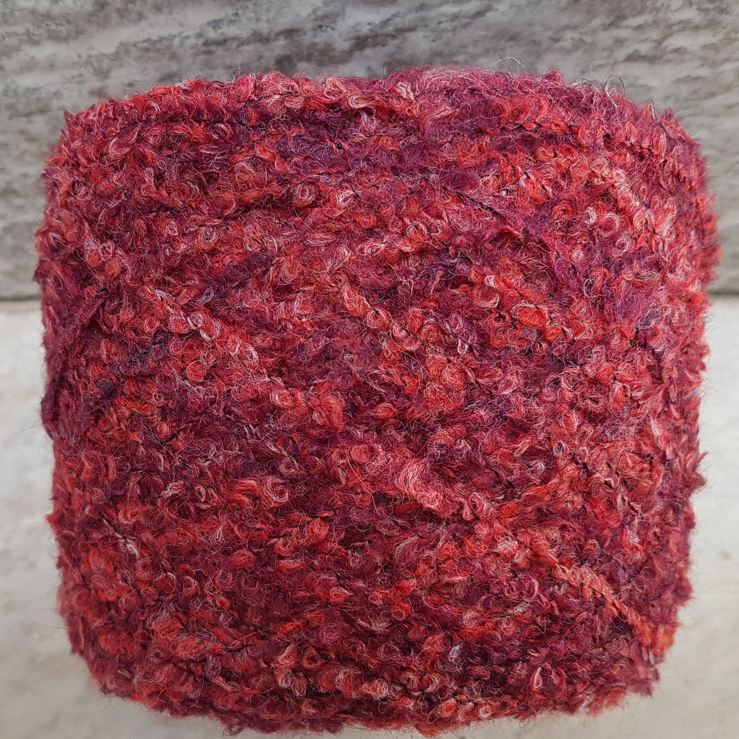 100g Lana Bouclé filato italiano colore Bordeaux mélange N. 470