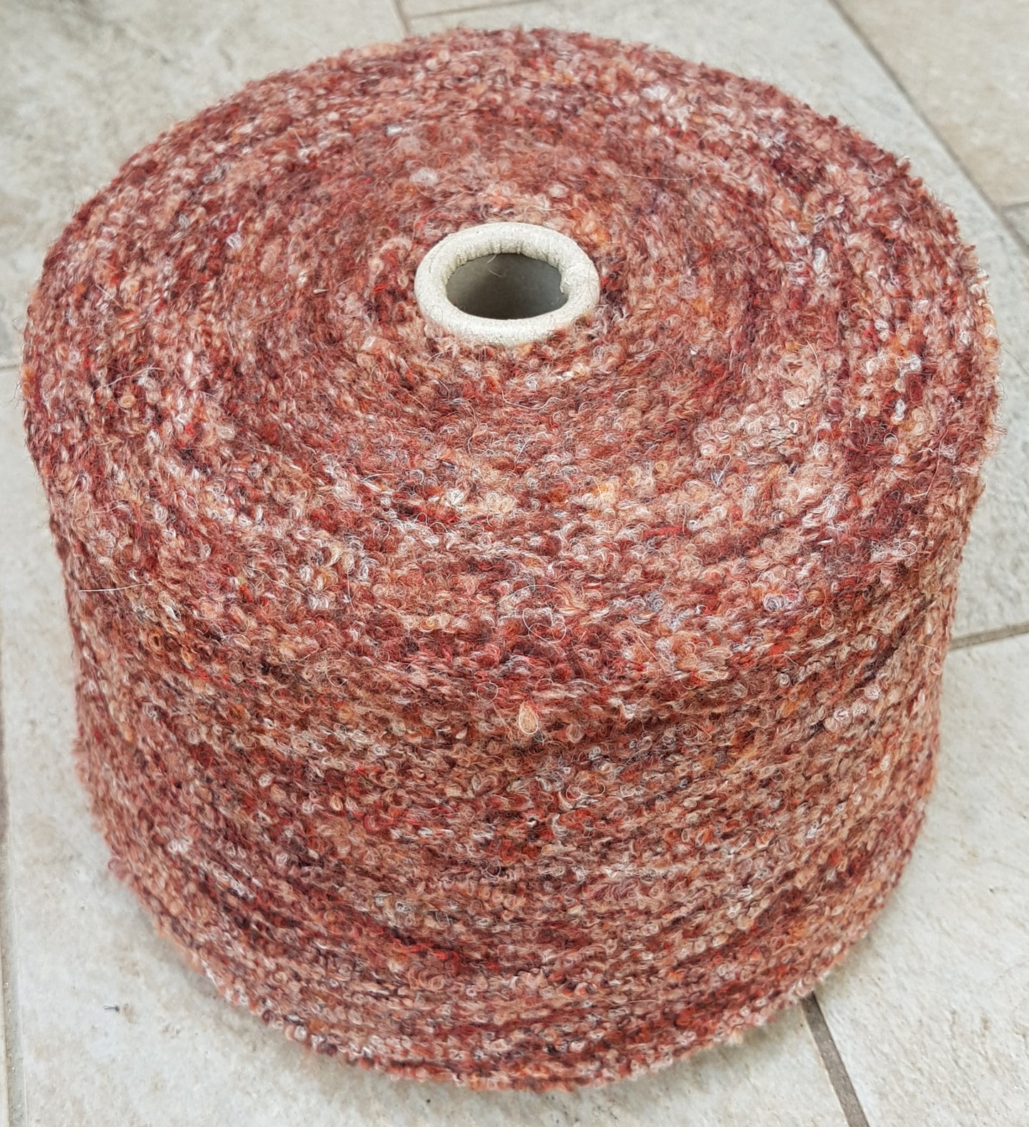 100g Lana Bouclé Italiensk garn farve Brun Mélange N.471