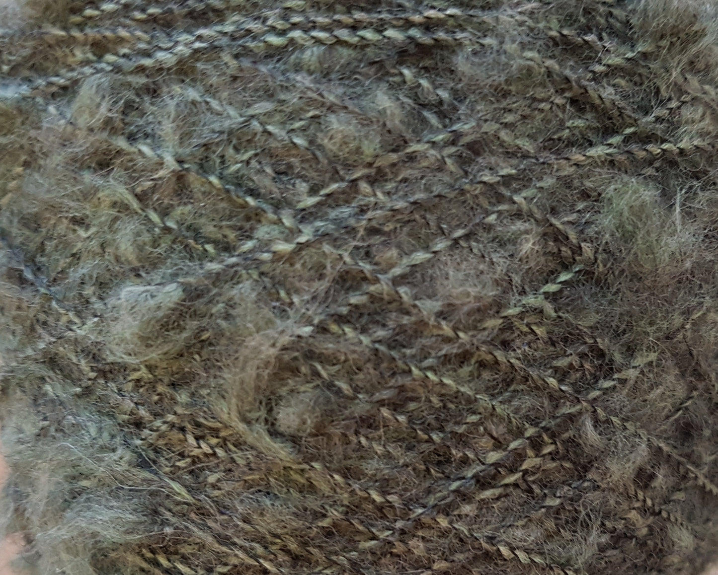 100g de Mohair Irregular Bouclé hilo italiano color verde N.465