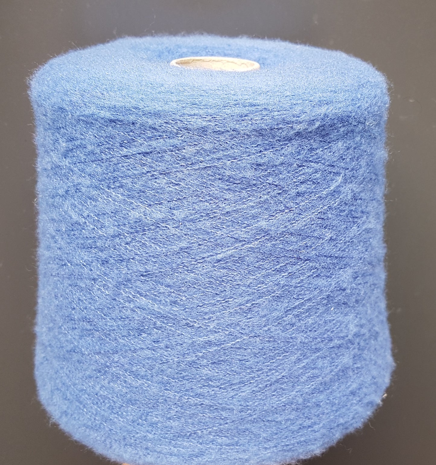 Couleur bleue N. 496 de fil italien mou Extrafine de laine mérinos de 100g