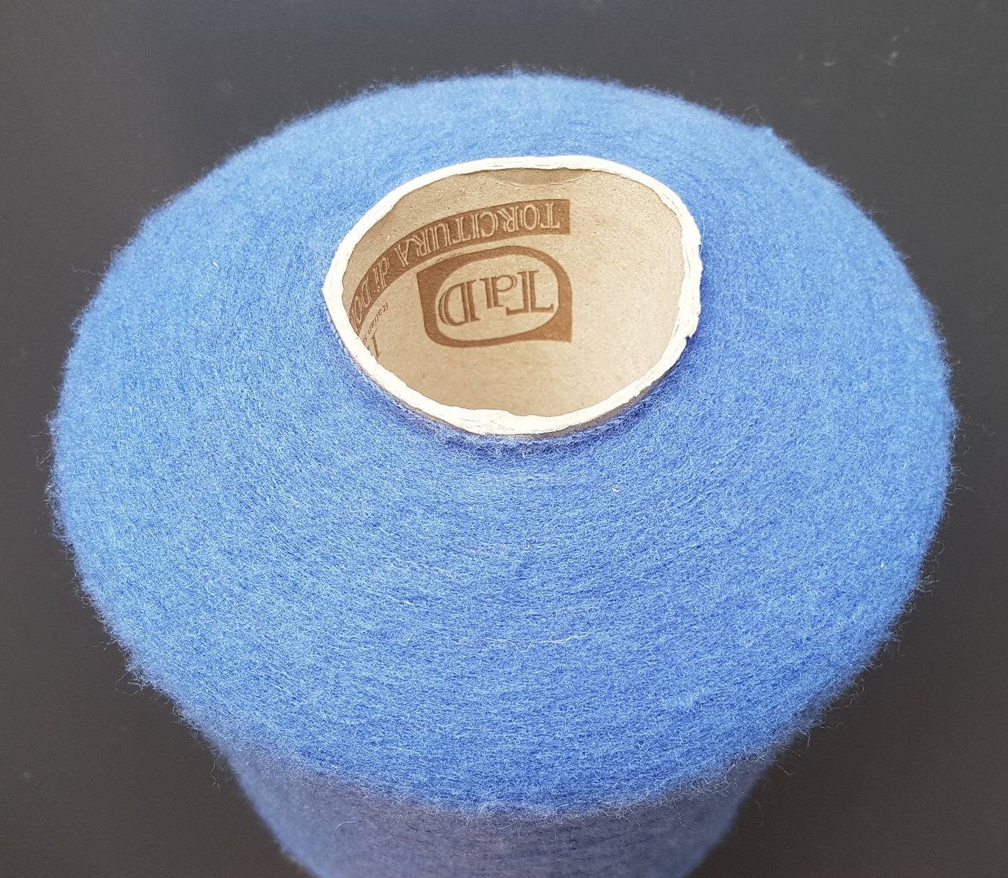 Couleur bleue N. 496 de fil italien mou Extrafine de laine mérinos de 100g