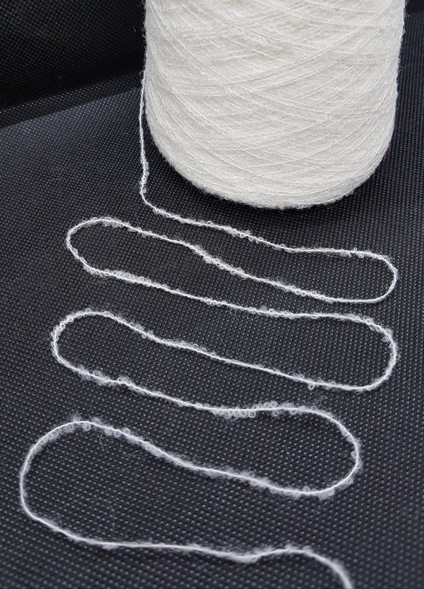 100g Bouclé laine italienne couleur blanche N. 515