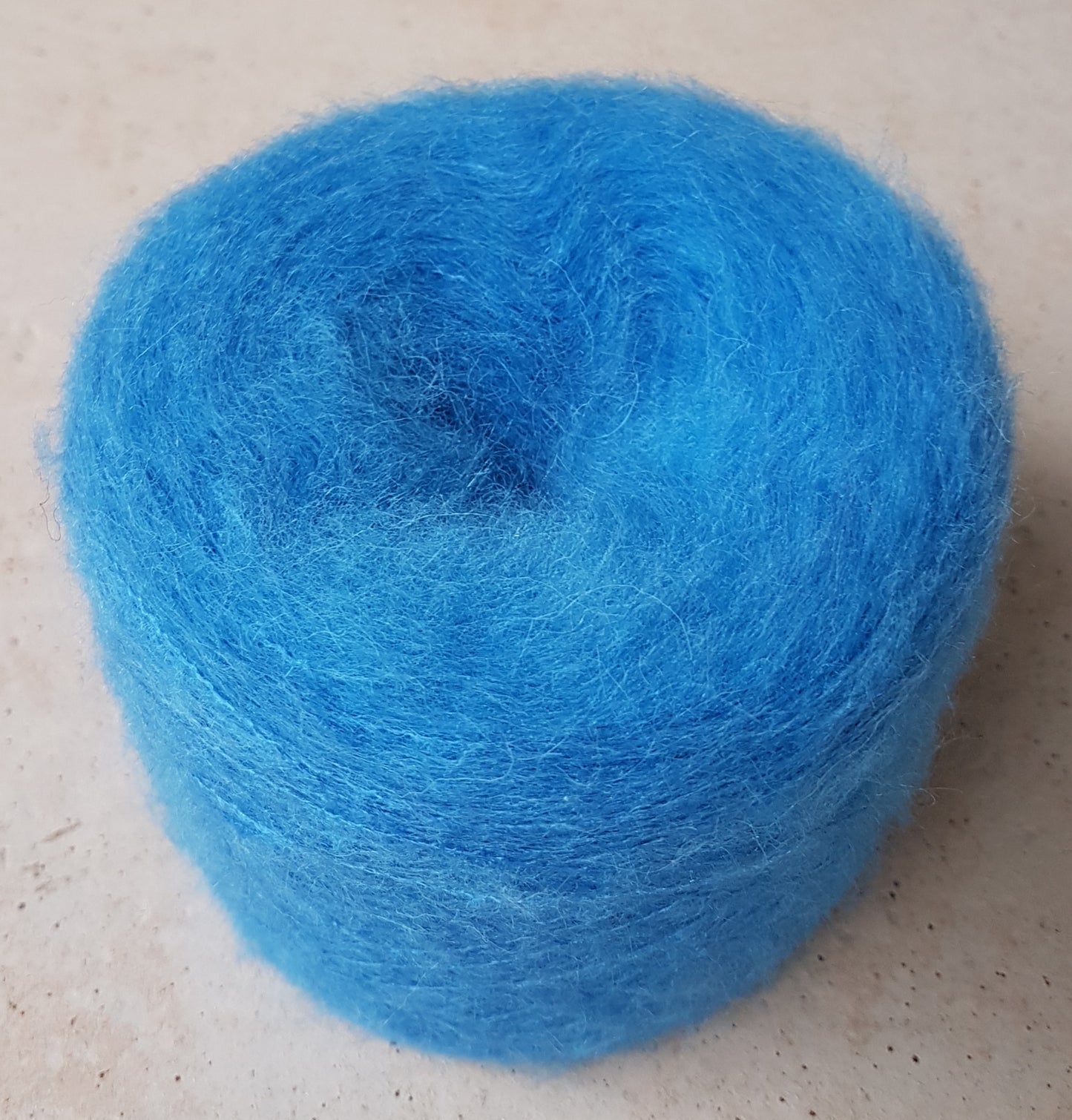 100g Mohair italiano hilado color azul N.525