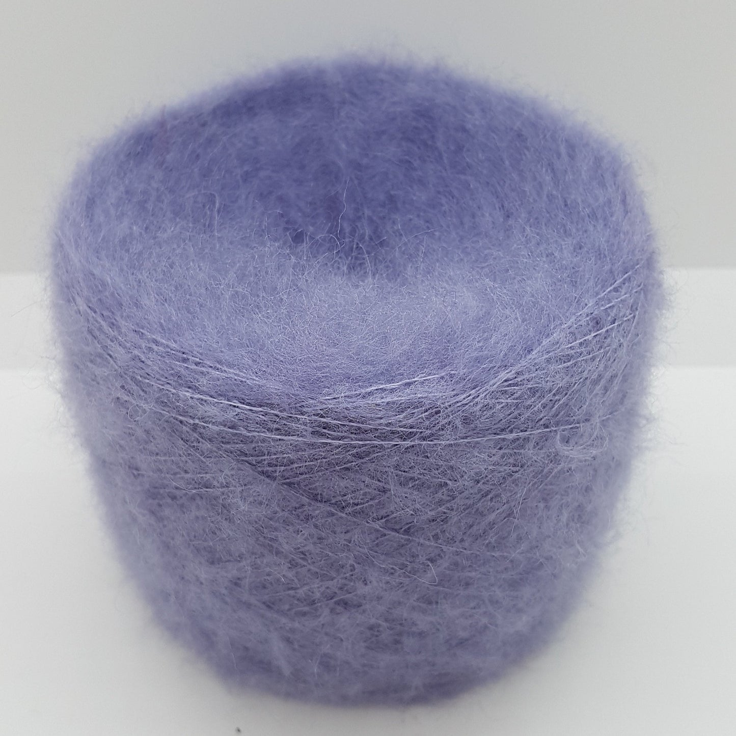 100 g italienisches Mohairgarn in der Farbe Flieder-Lavendel Nr. 538