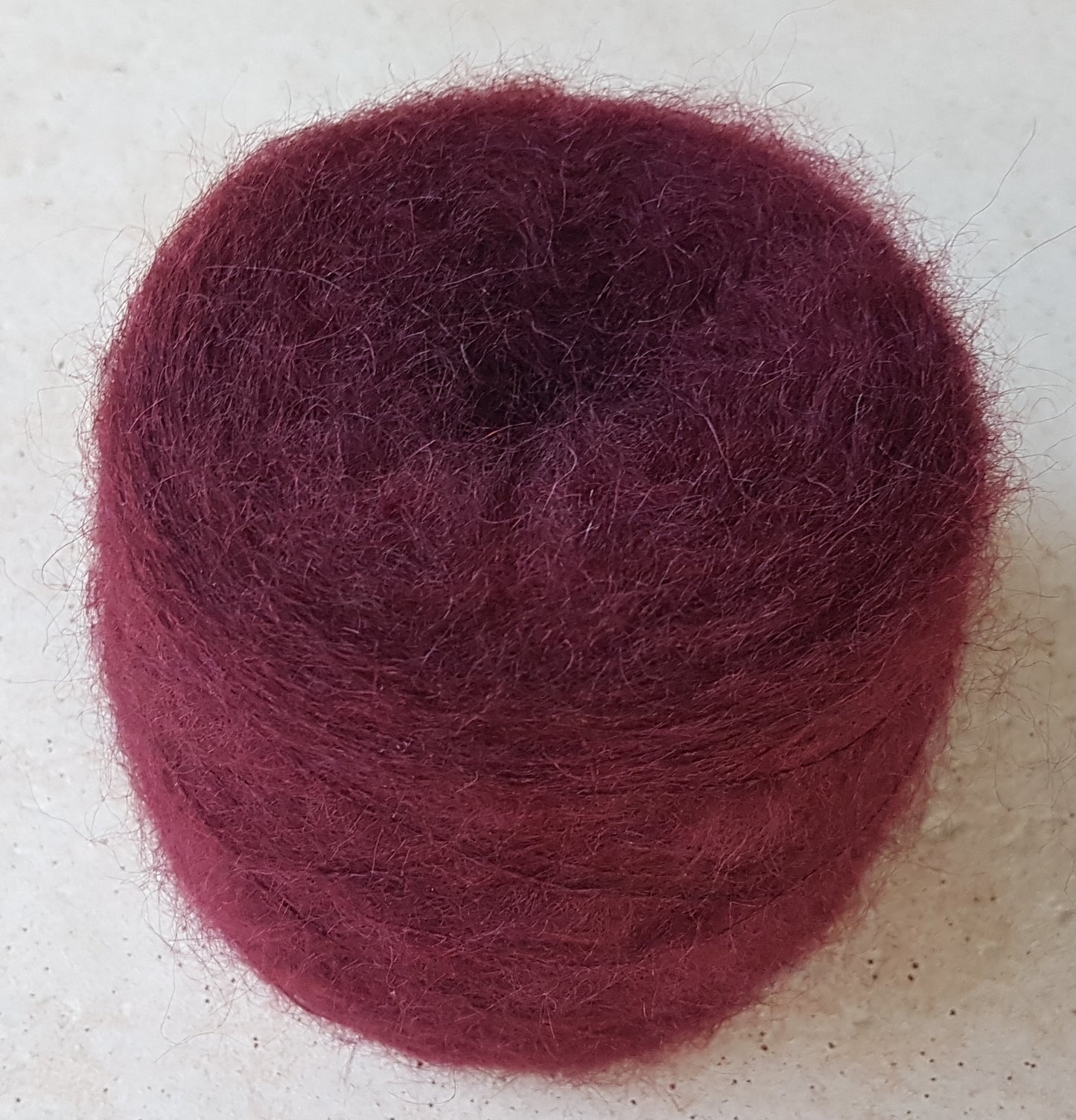 100g Mohair italiensk garn Bordeaux farve N.537