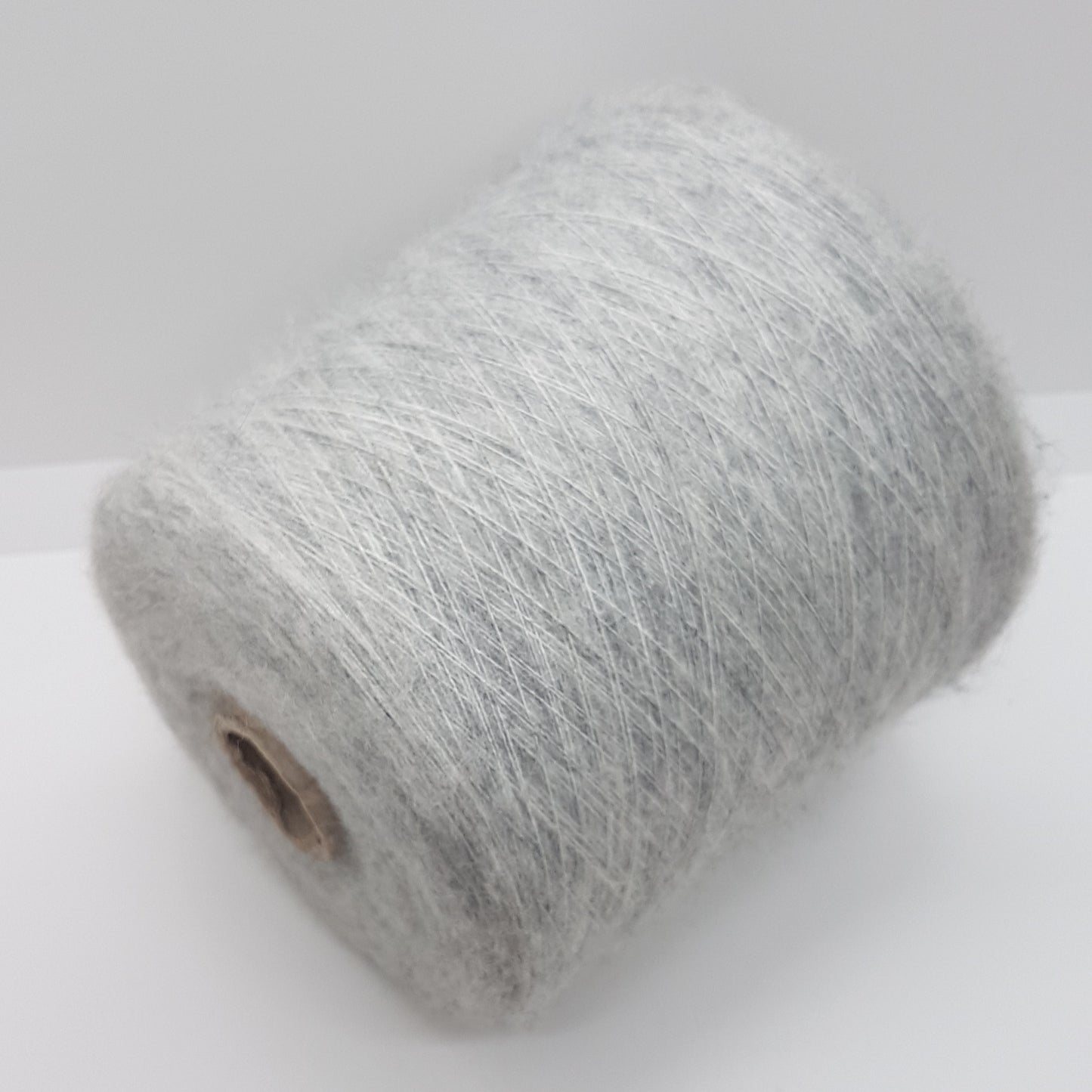 Hilo italiano elástico de lana suave de 100 g color Gris claro N.533