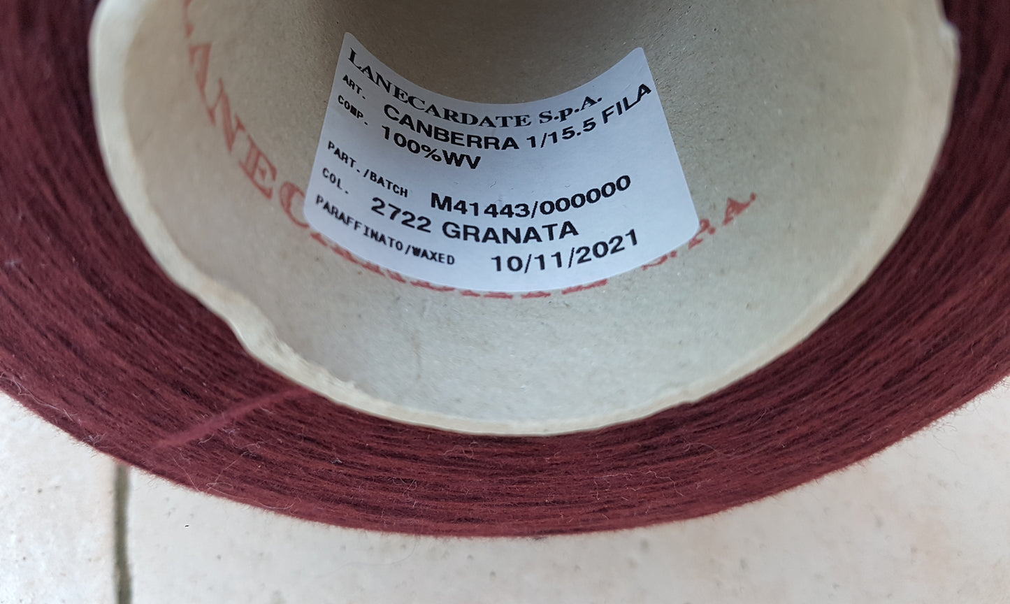 Laine extrafine Canberra fil italien coloris Bordeaux N. 580