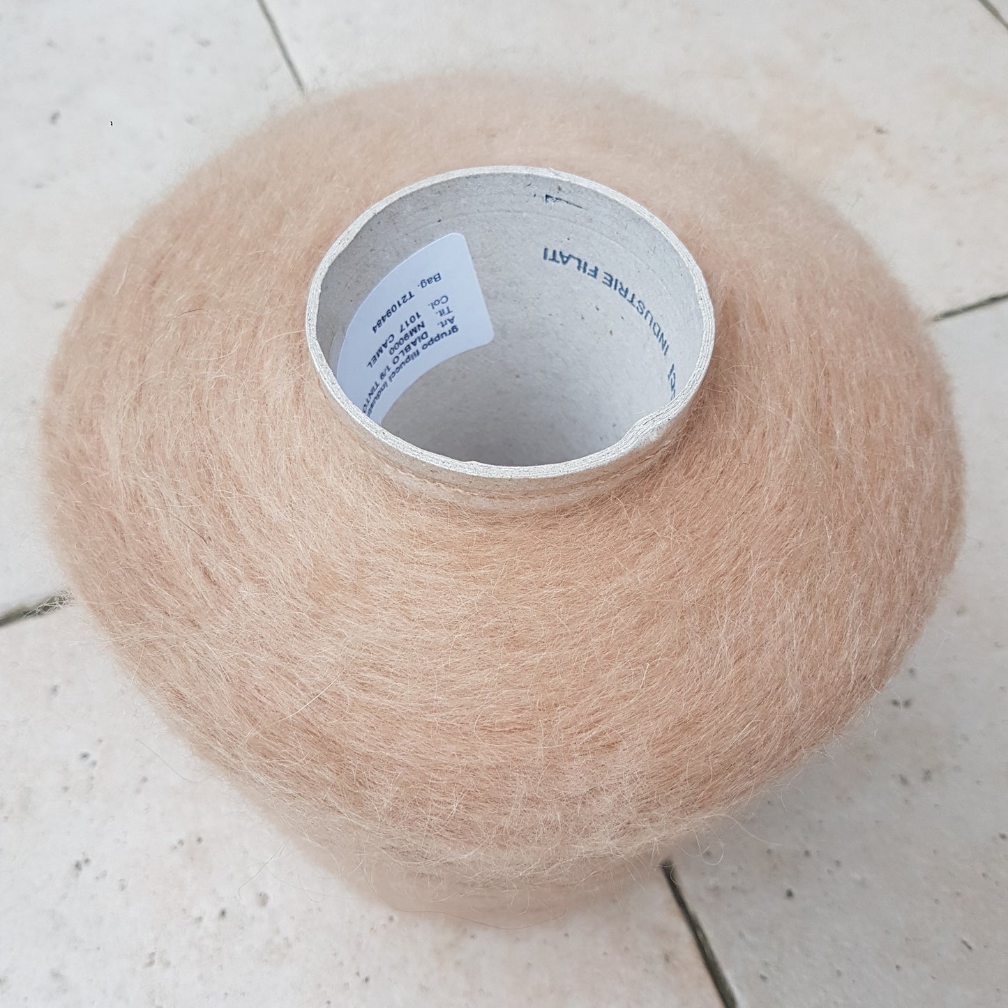 100g Kid Mohair blødt italiensk garn farve Beige N.632