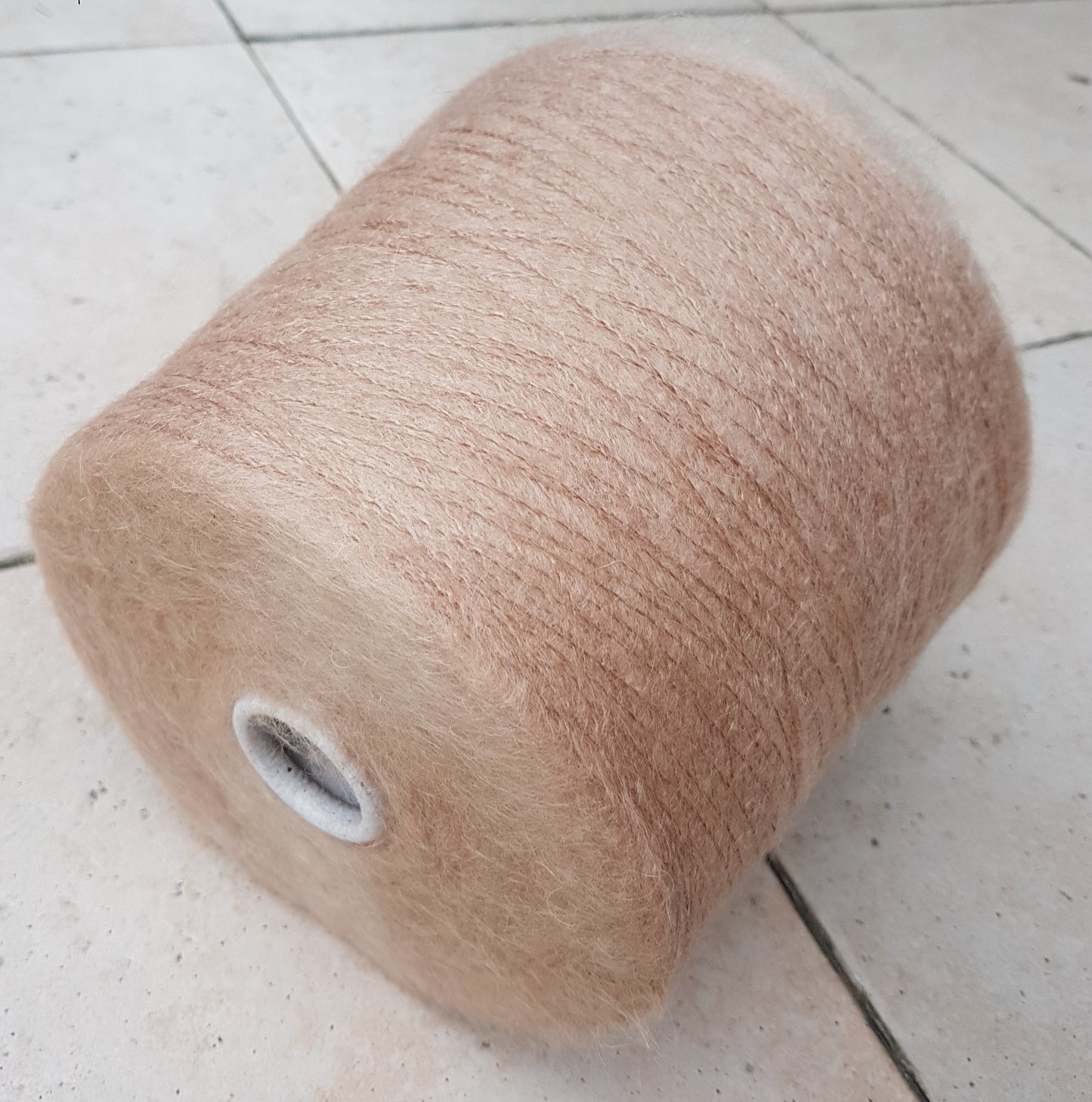 100g Kid Mohair blødt italiensk garn farve Beige N.632