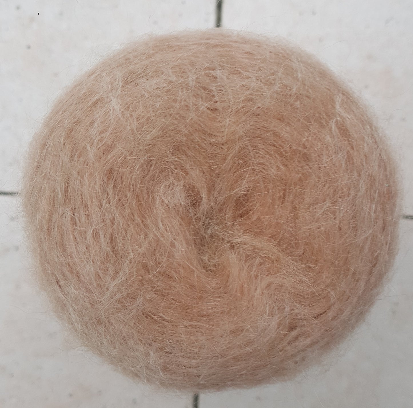 100g Kid Mohair blødt italiensk garn farve Beige N.632
