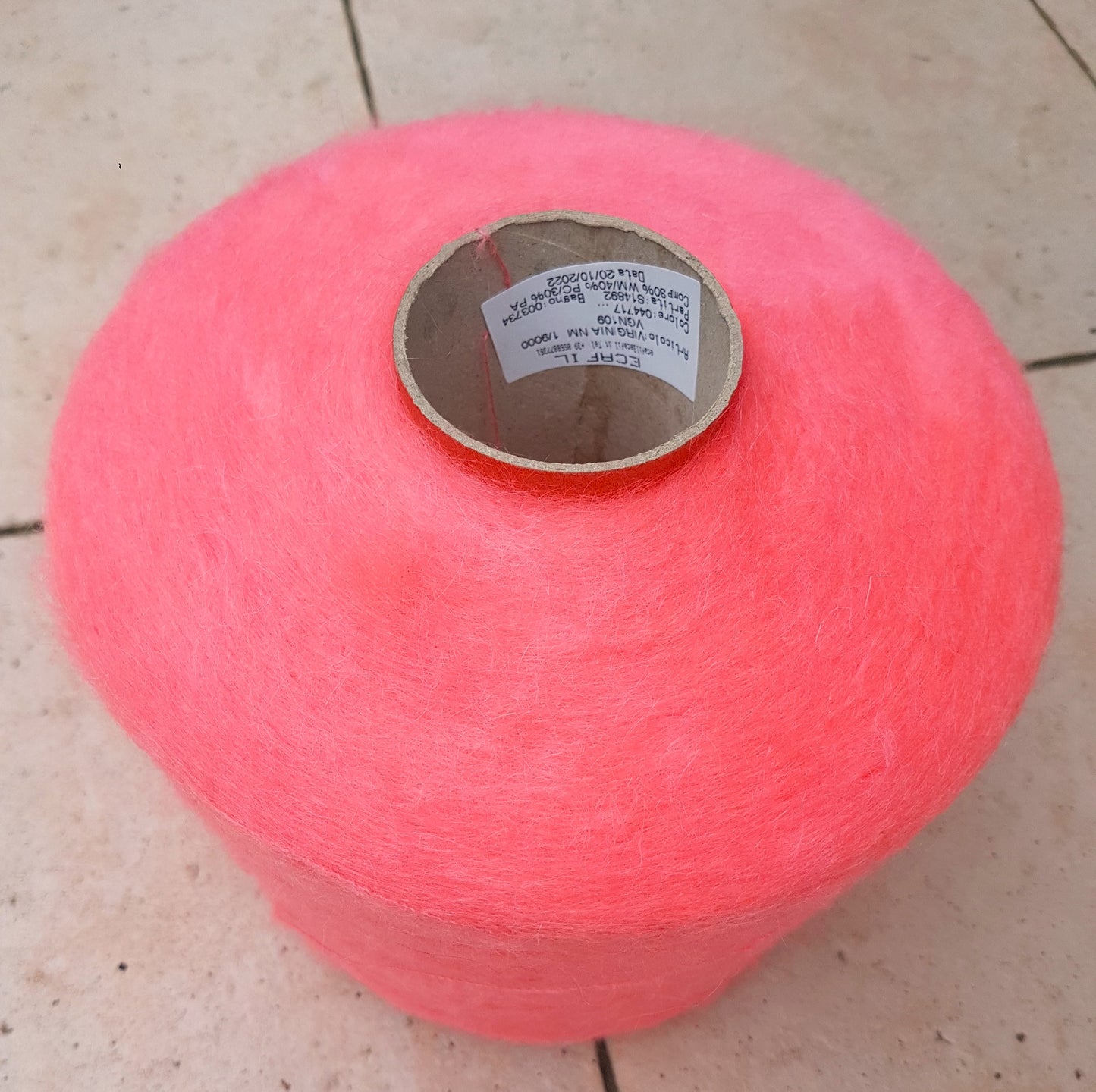 100g Mohair suave hilo italiano color Rosa Geranio Fluorescente N.641