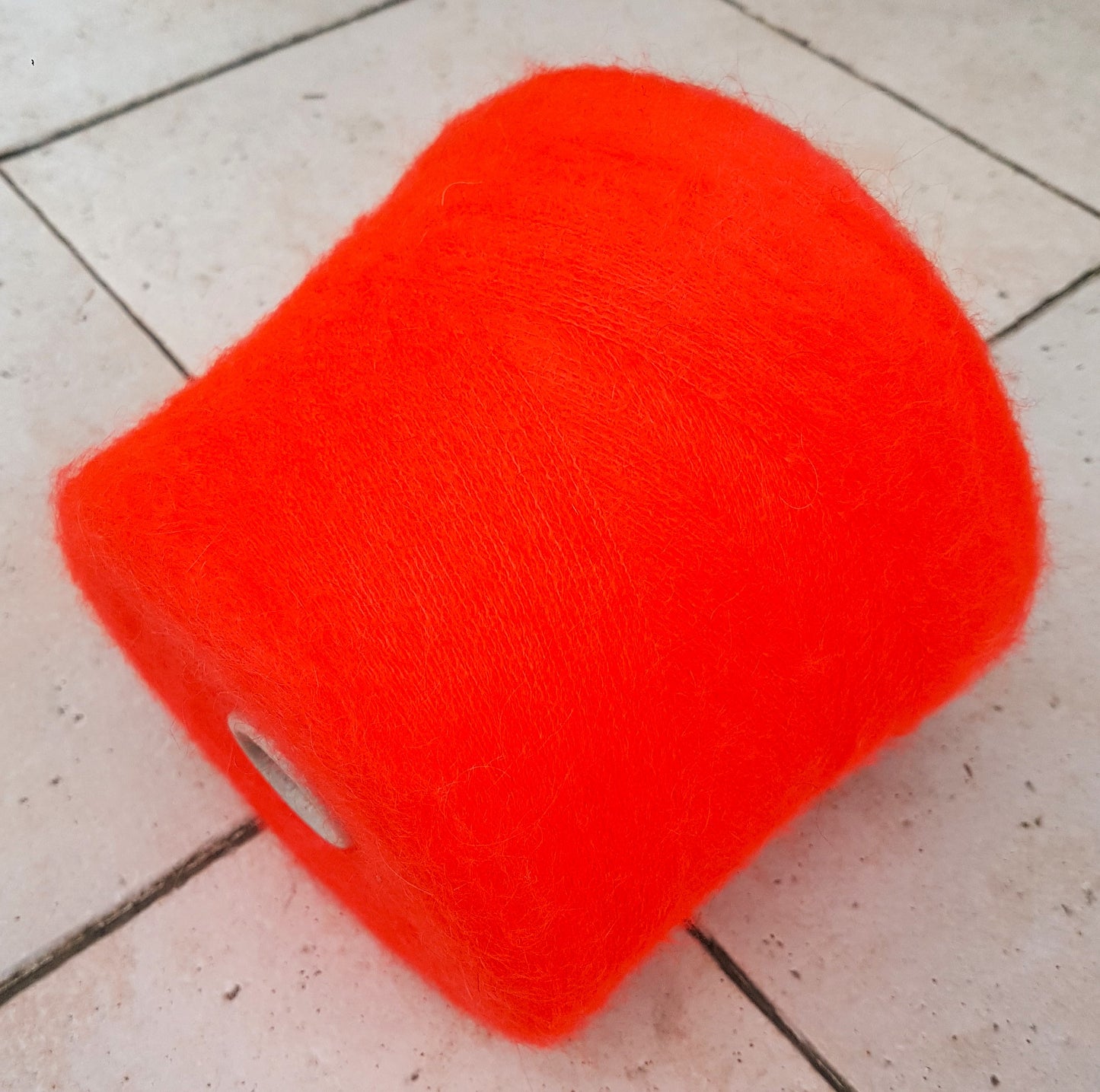 100g Mohair suave hilo italiano color Naranja Fluorescente N.642