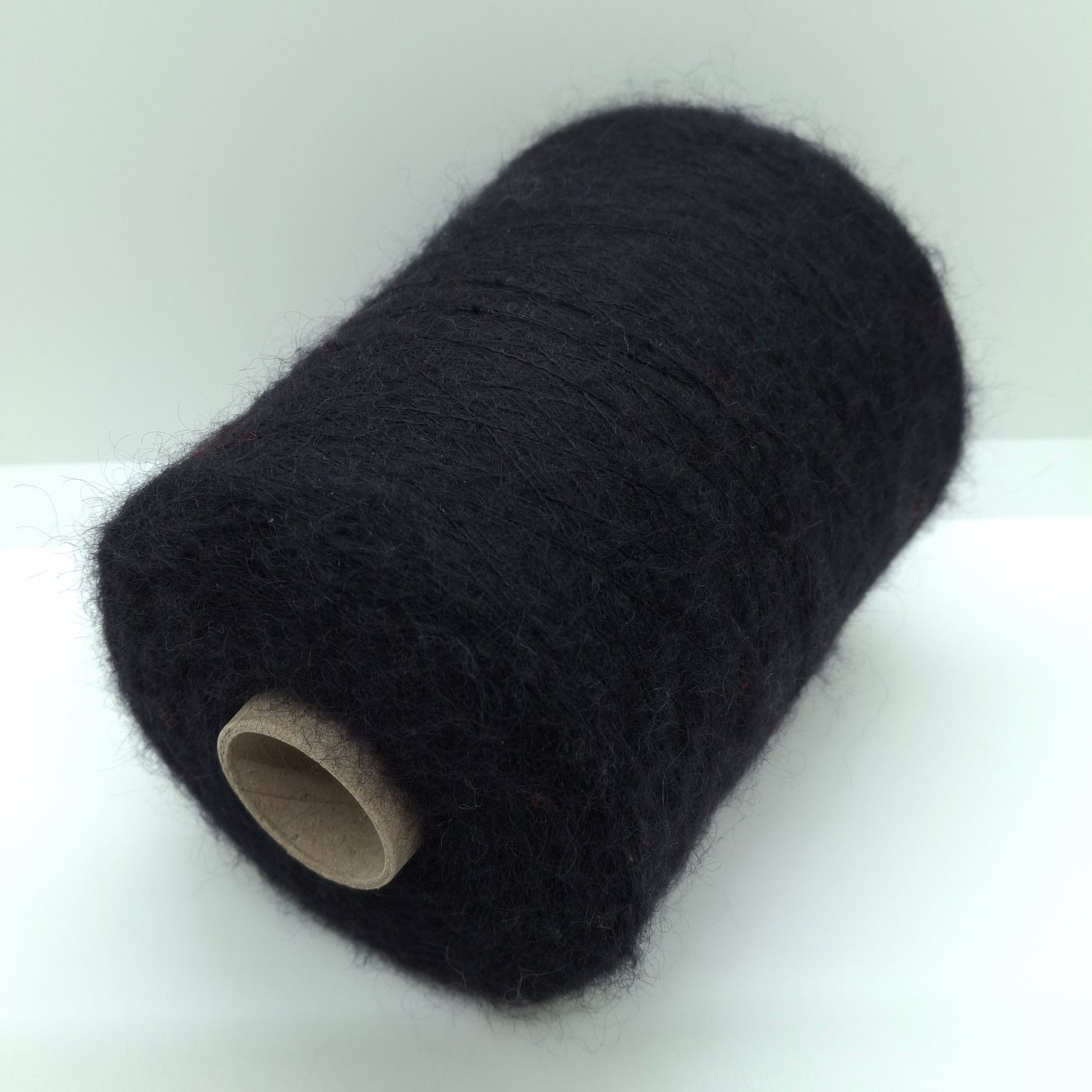 Italienisches Kid Mohair Merinogarn in der Farbe Schwarz N.674