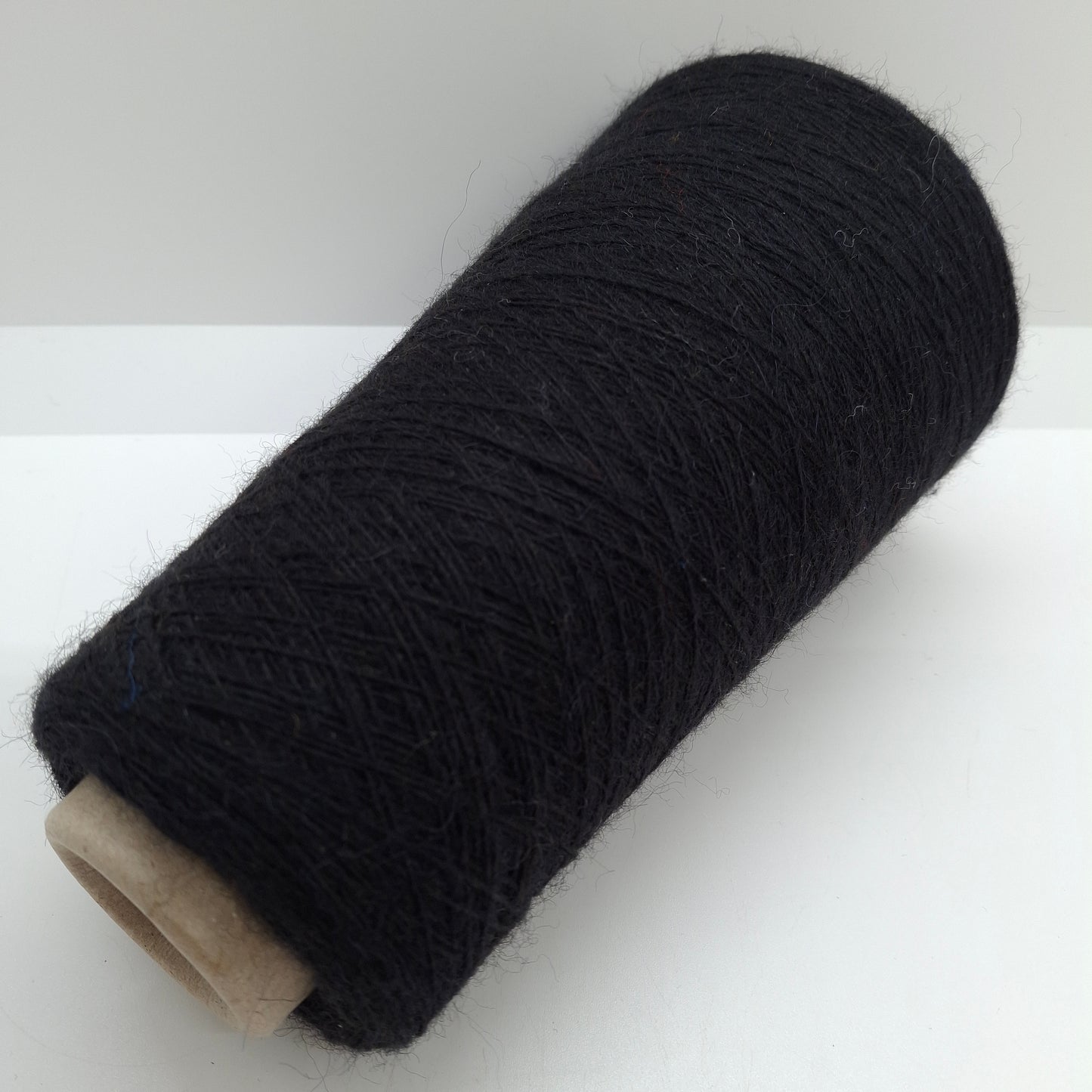 Fil italien Alpaca Superfine Merino couleur Noir N. 673