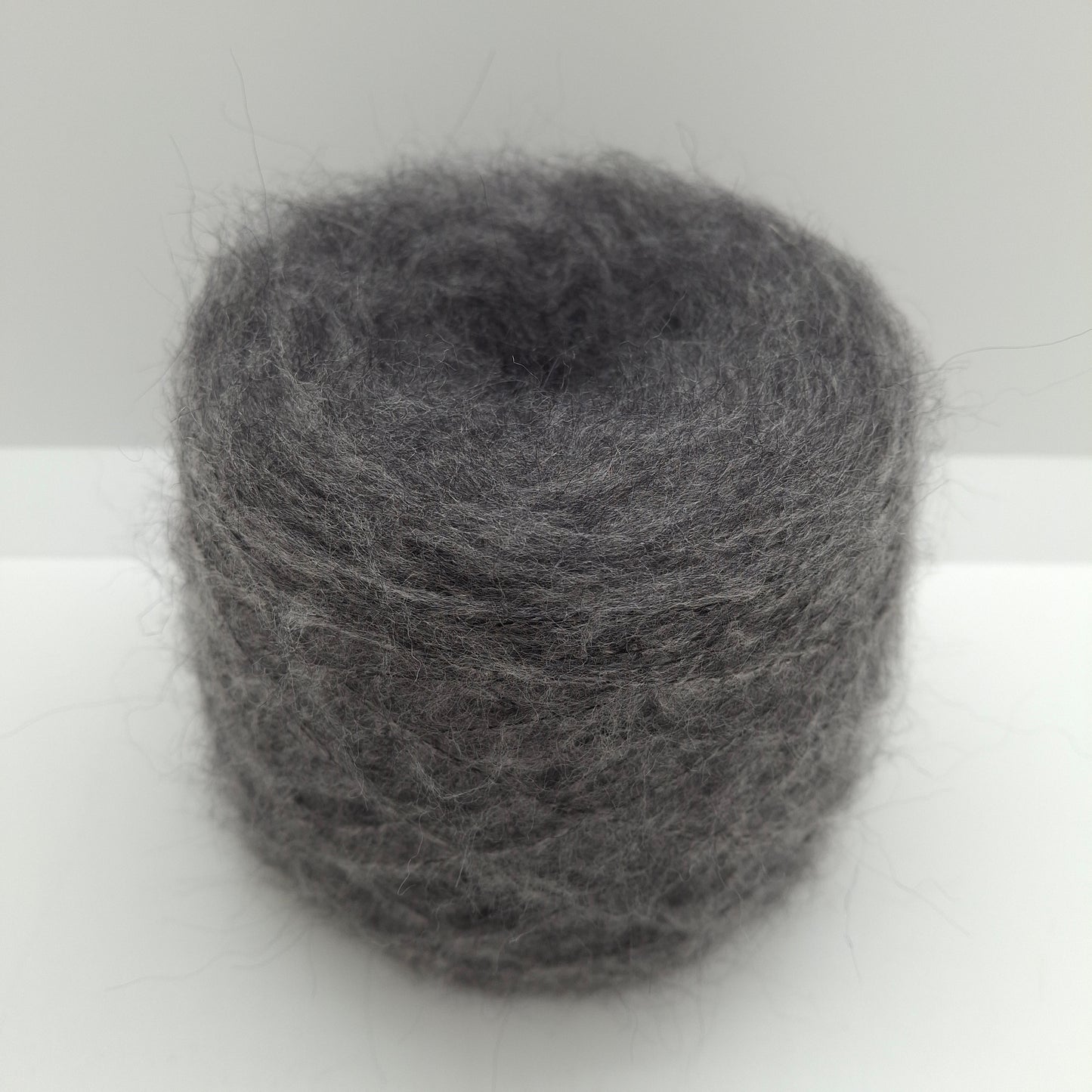 100g Kid Mohair fil italien doux couleur Gris N. 680