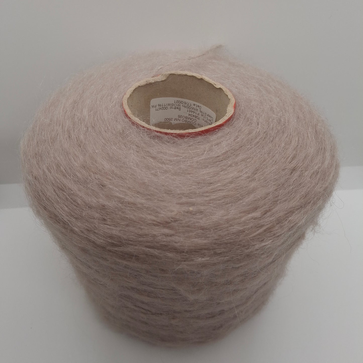 100g Mohair blødt italiensk garn farve Beige N.696