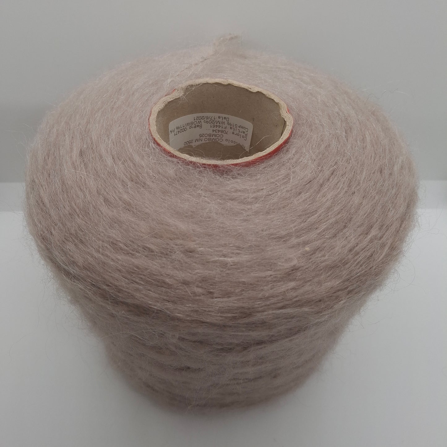 100g Mohair blødt italiensk garn farve Beige N.696