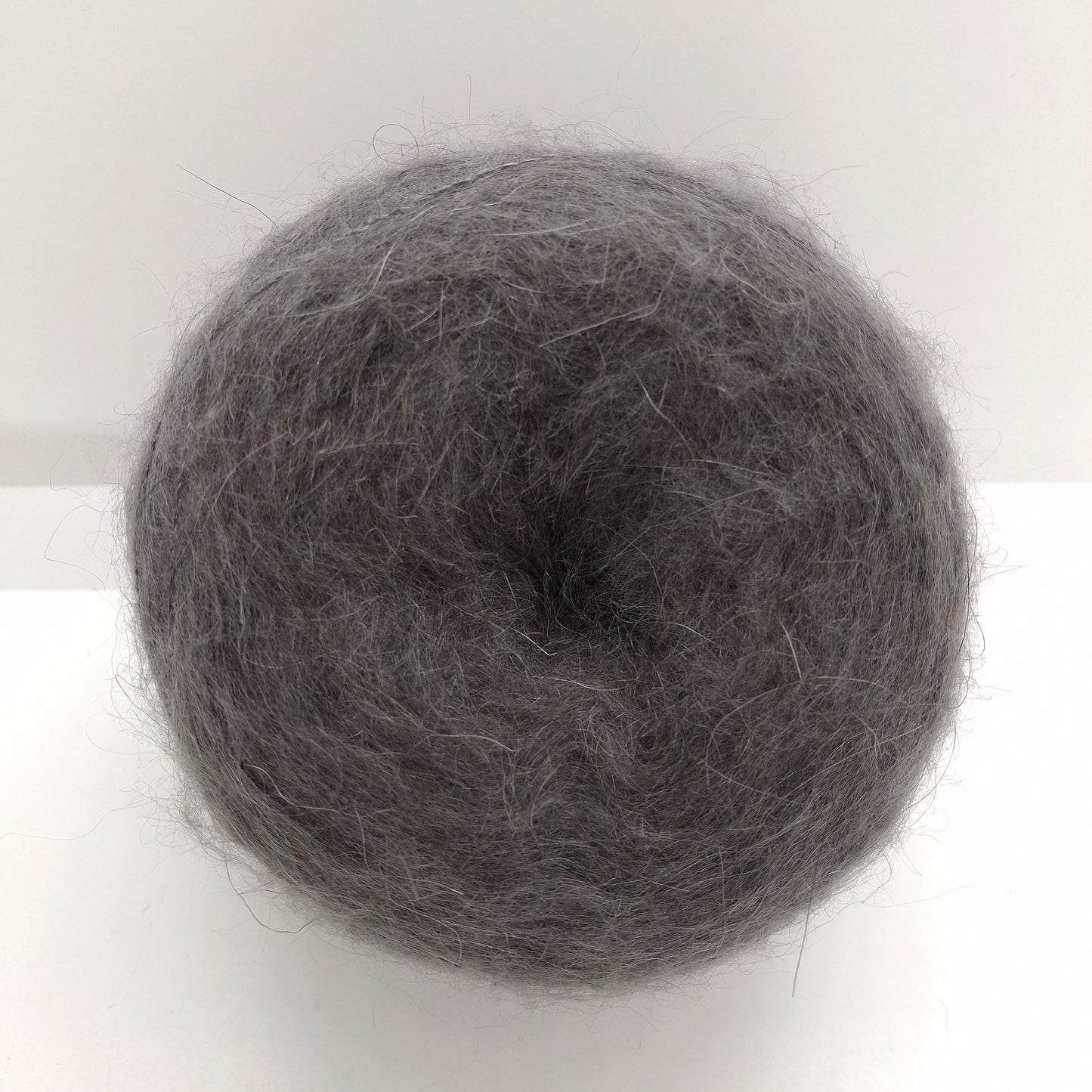 100g Kid Mohair hilo italiano suave color Gris Humo N.606