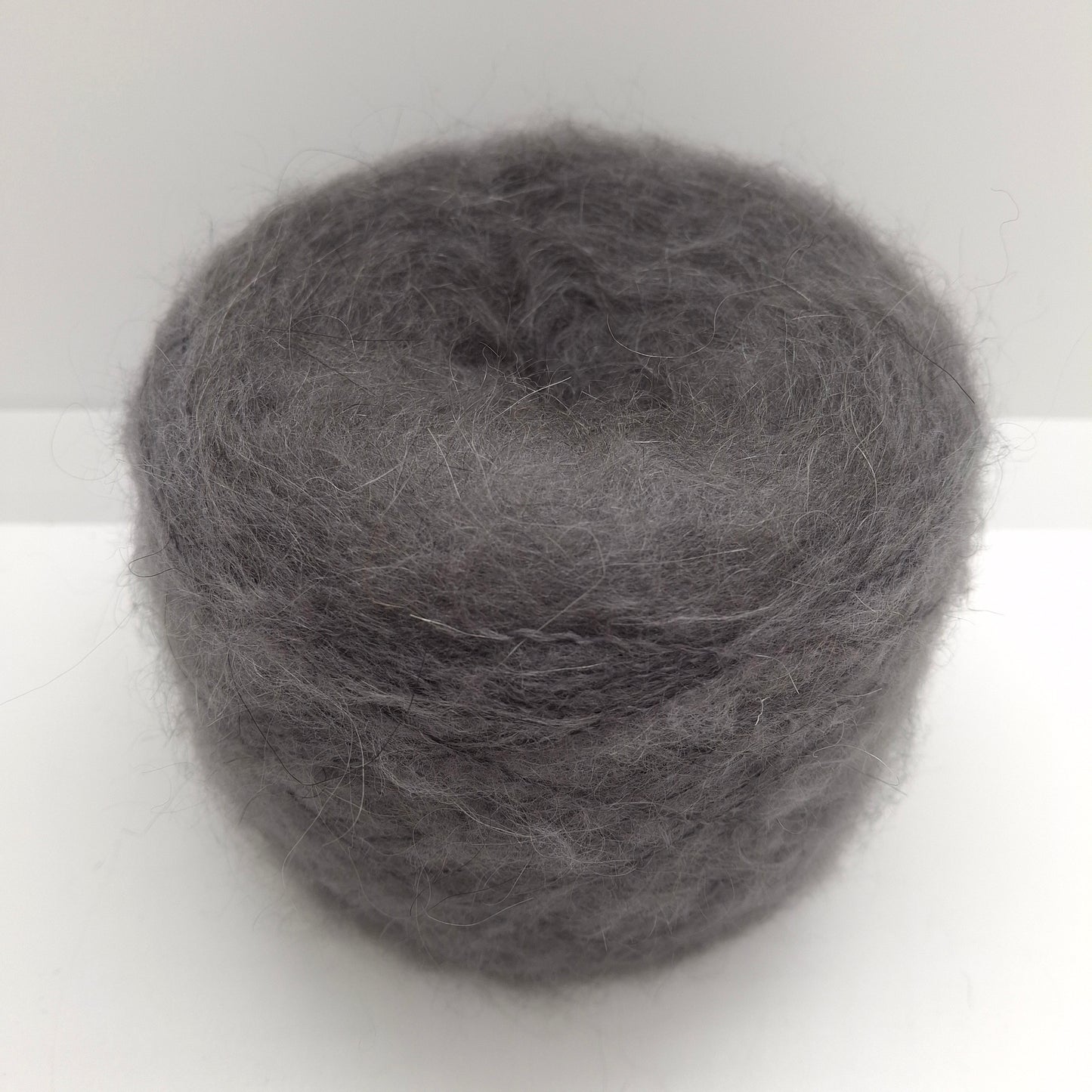 100g Kid Mohair hilo italiano suave color Gris Humo N.606