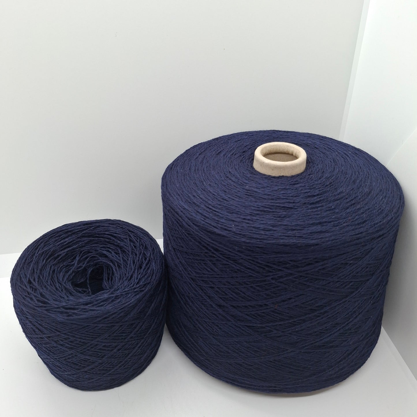 100g de laine extrafine italienne couleur bleu nuit N. 699