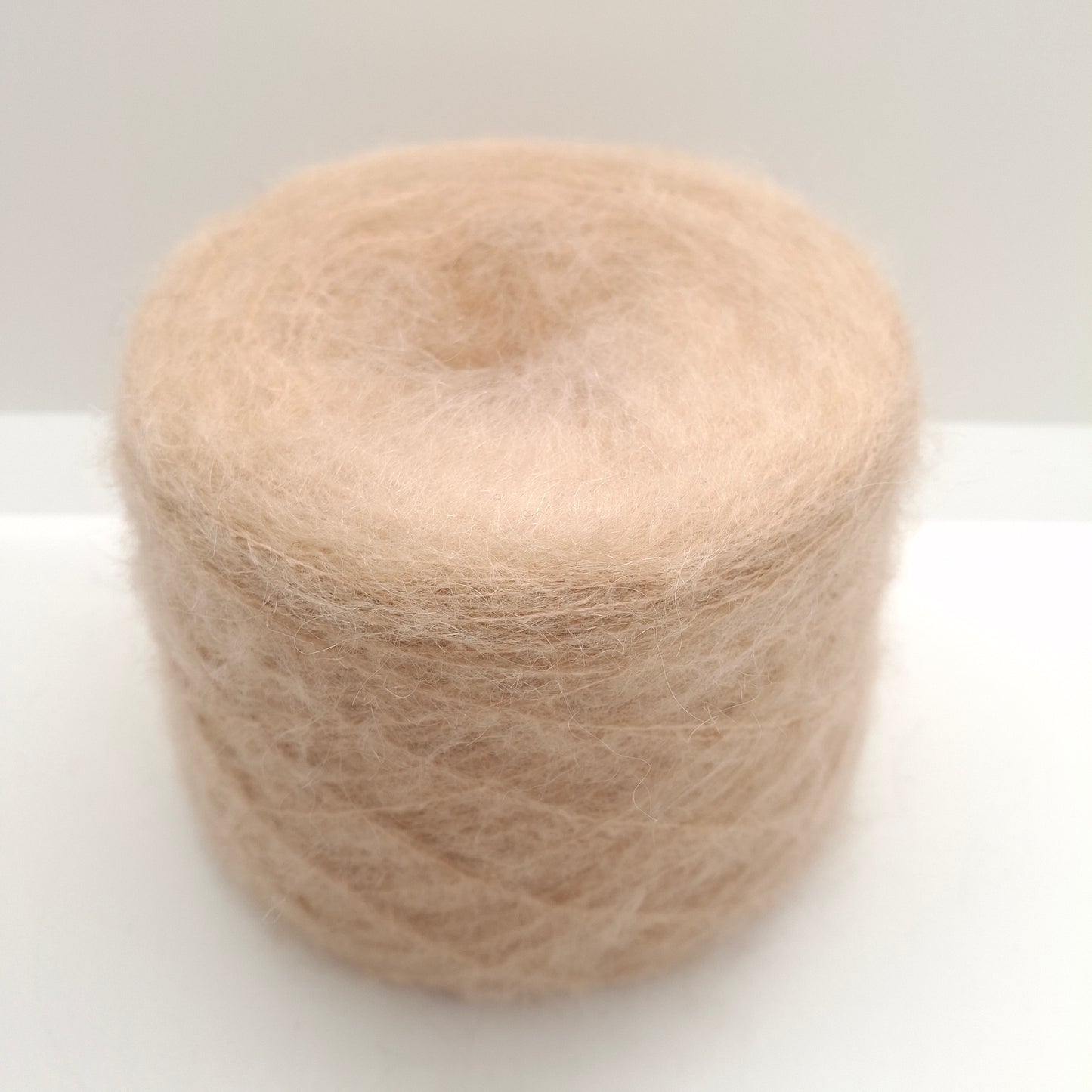 Hilo italiano suave de mohair de 100 g color beige claro N.698