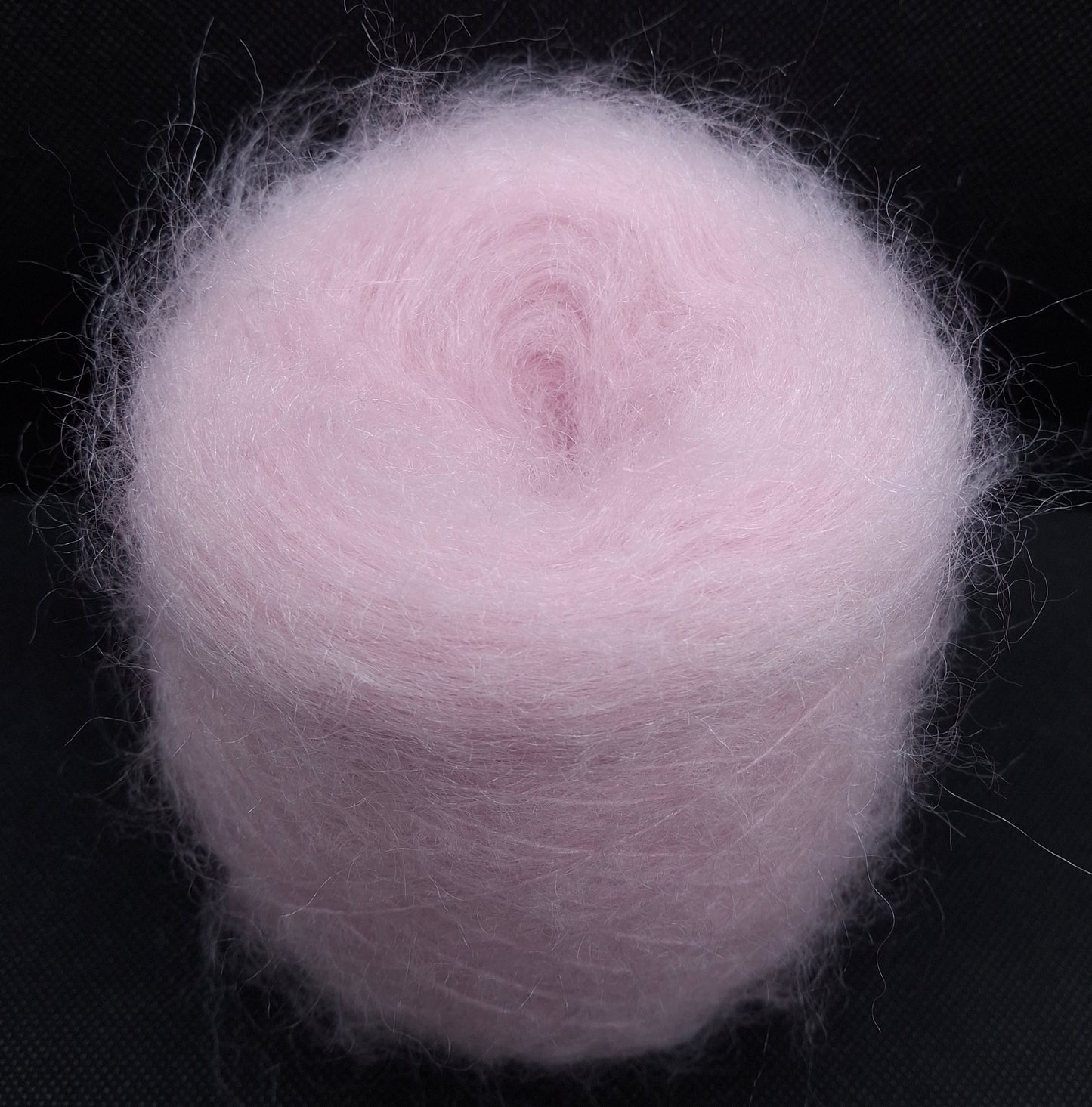 Hilo italiano suave Kid Mohair de 100 g en color rosa suave N.738