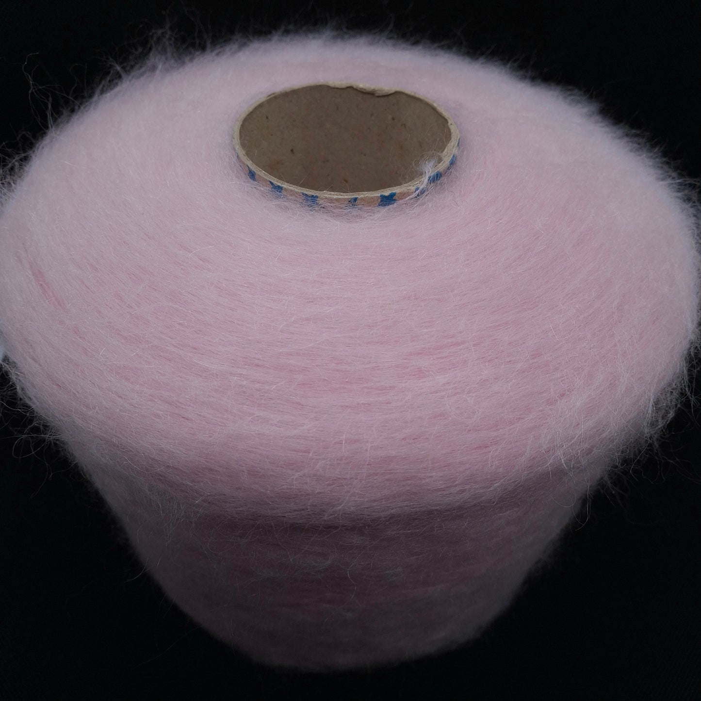 Hilo italiano suave Kid Mohair de 100 g en color rosa suave N.738