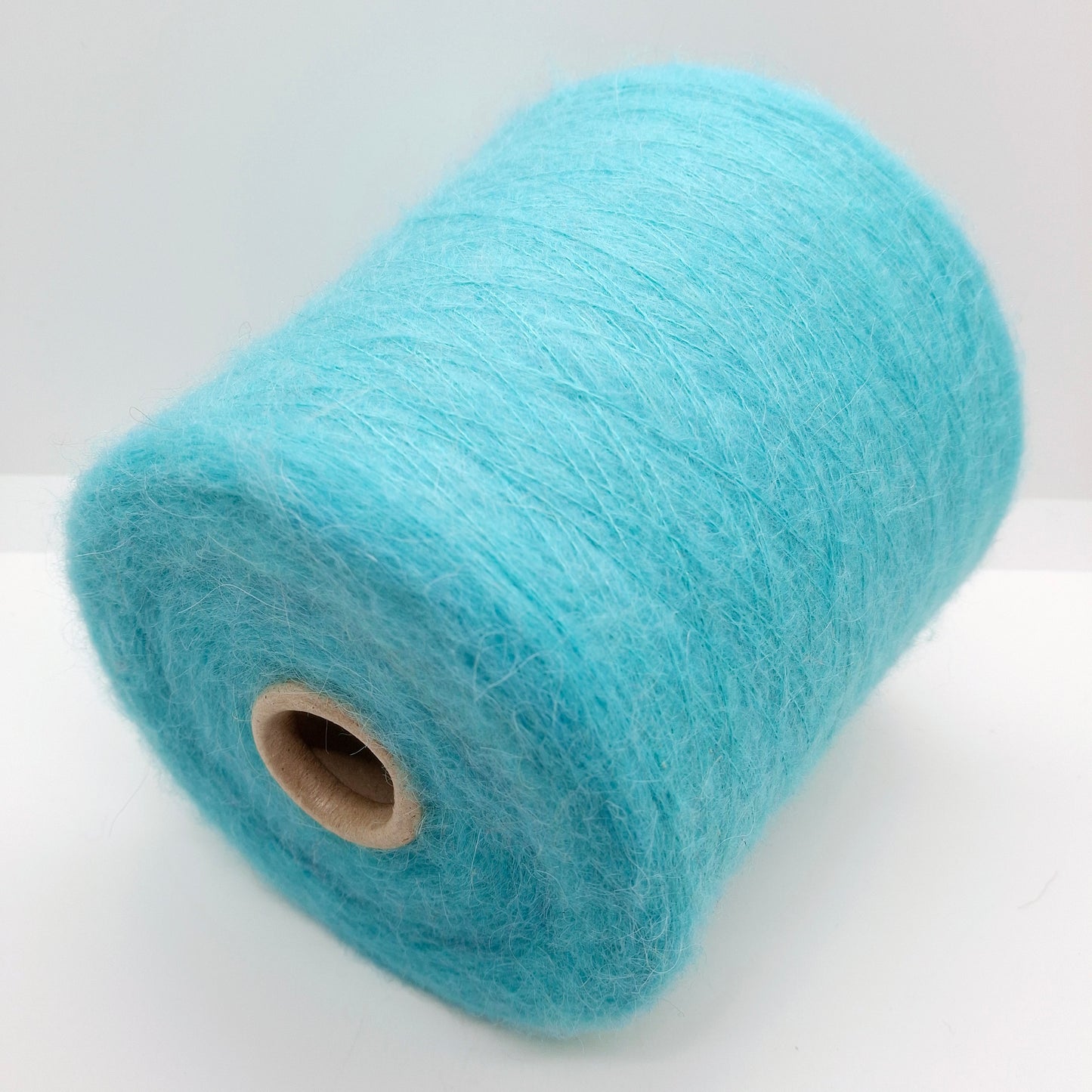 100g de fil doux italien en alpaga brossé couleur bleu clair N. 759