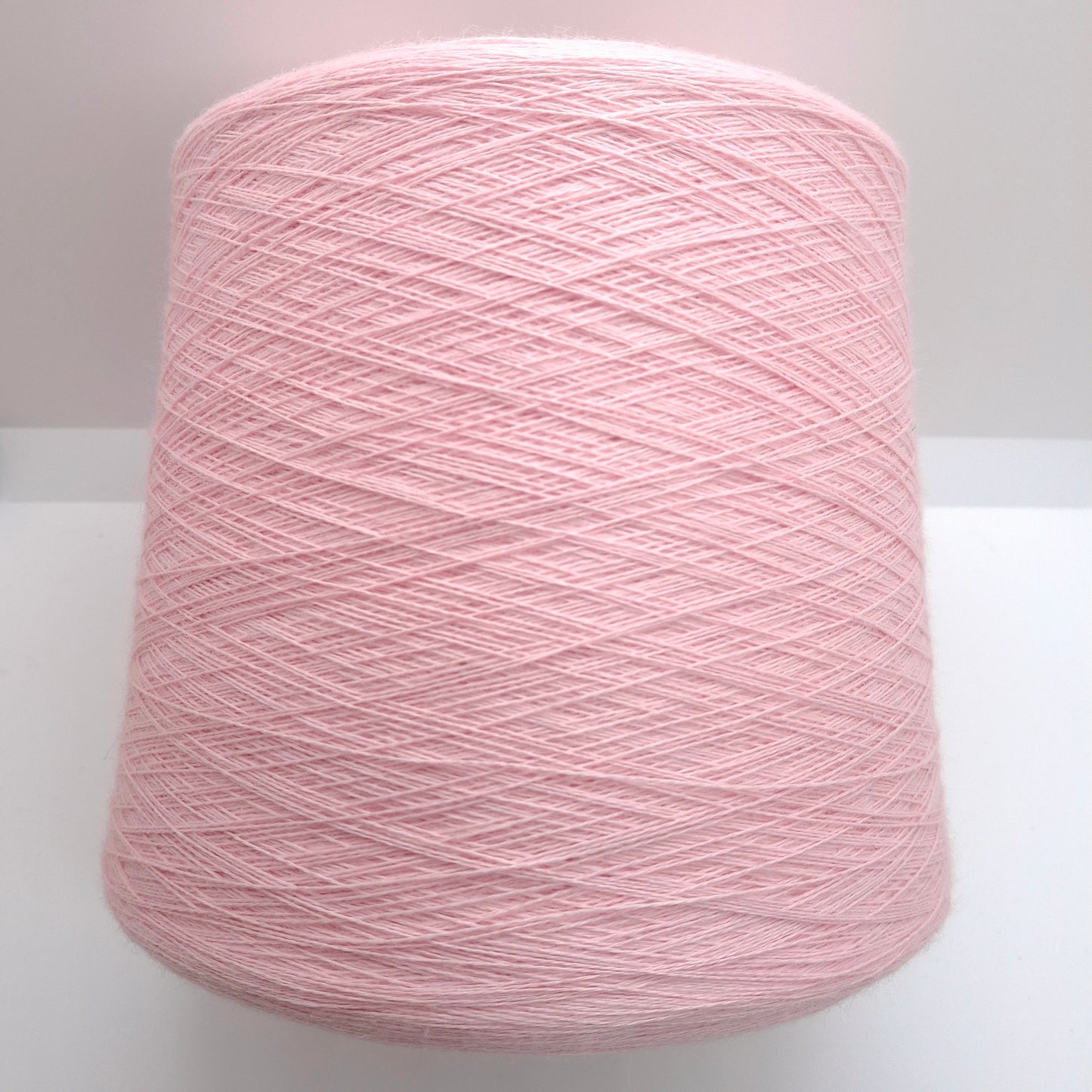 Fil italien en laine mérinos couleur rose N° 768