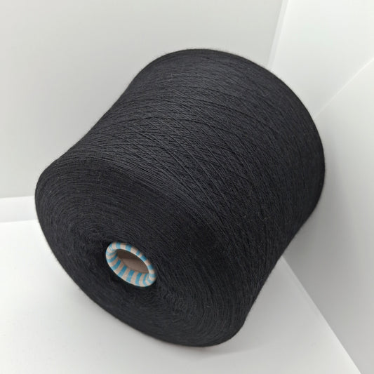 1,35 KG Ekstra Fin Merinould Italiensk garn farve Sort N.926