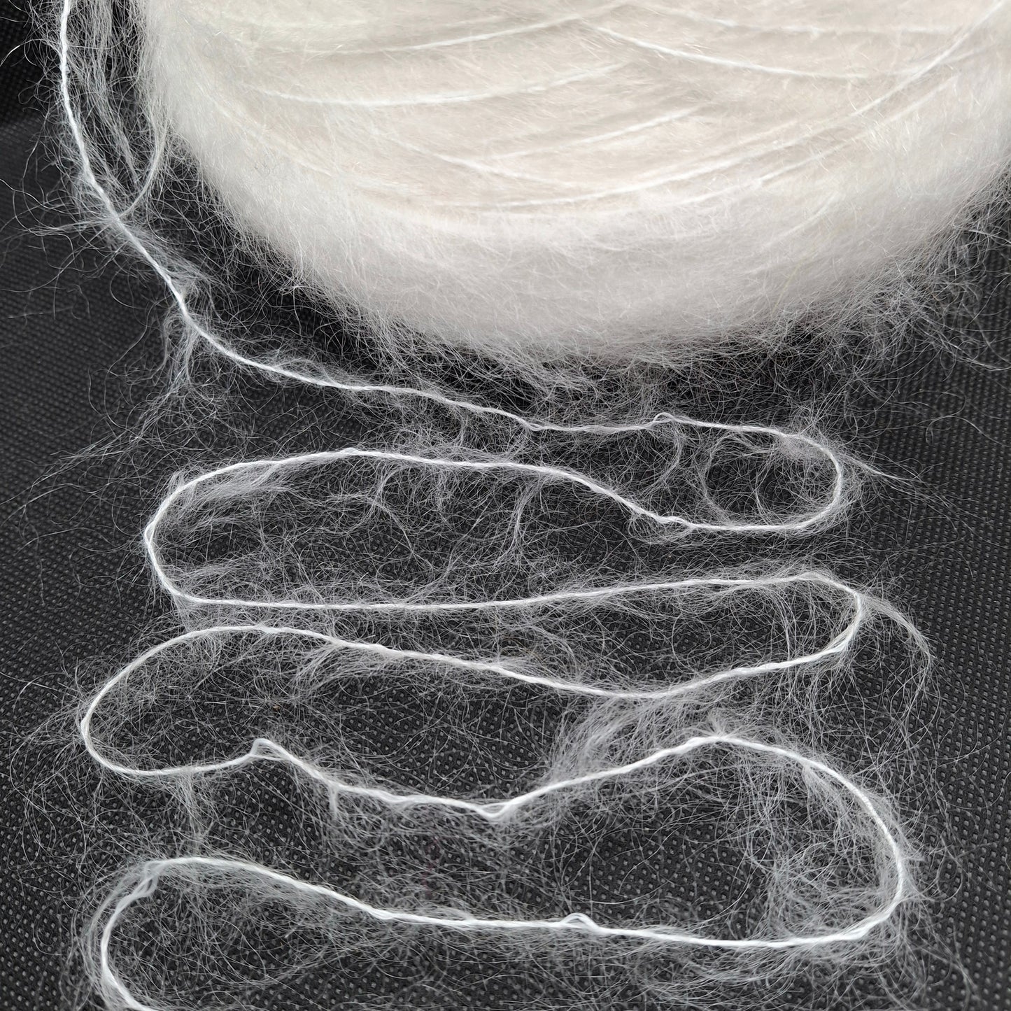 100g Mohair morbido filato italiano colore Bianco Sbiancato N.939