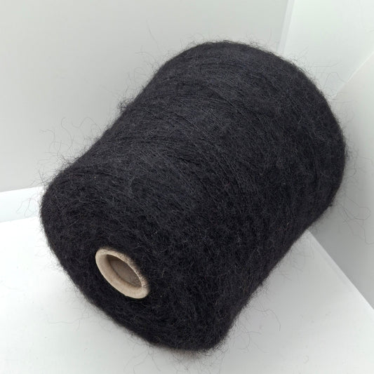 Blødt italiensk mohairgarn, farve sort N.950
