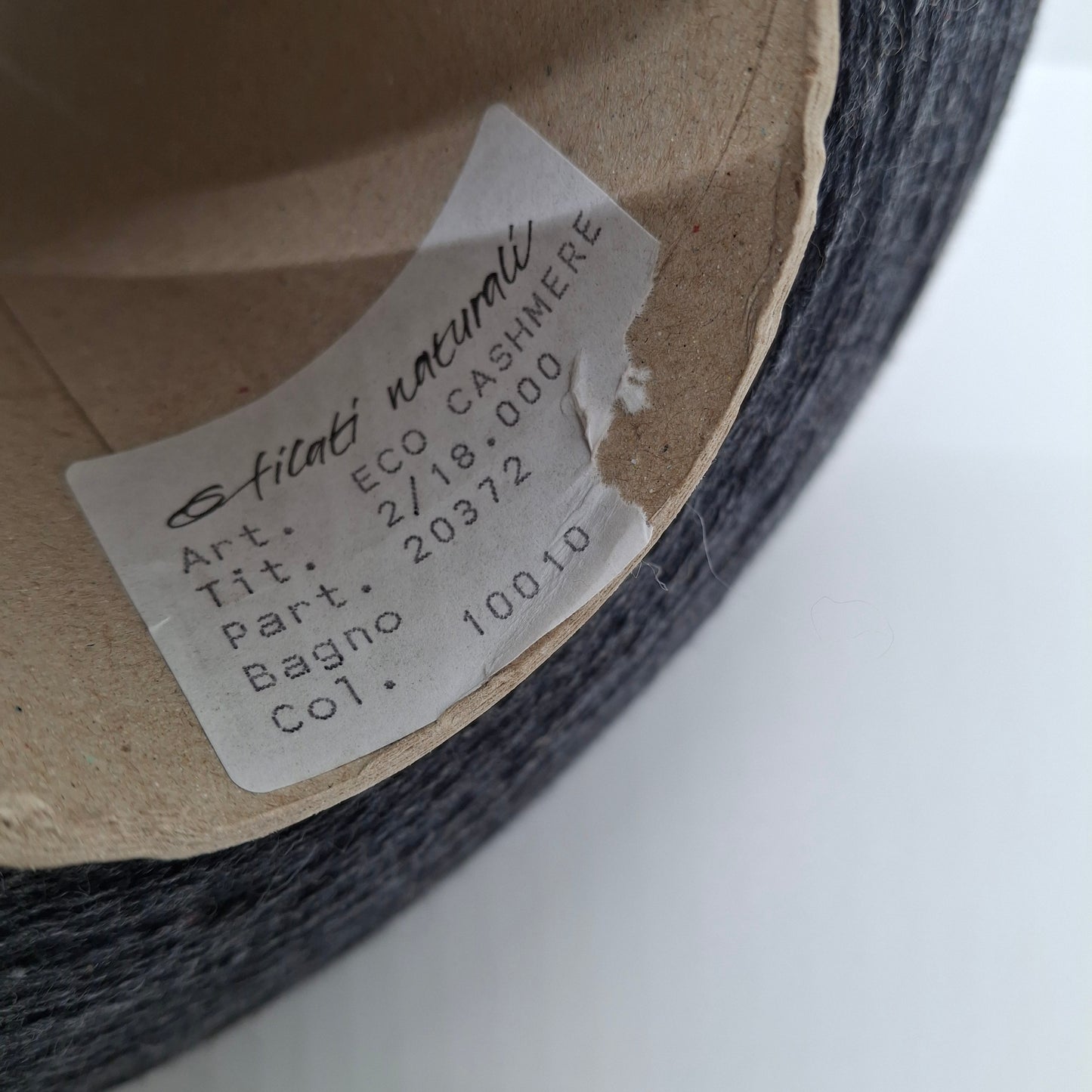 100 g de fil cachemire 100 % italien couleur gris foncé N. 977