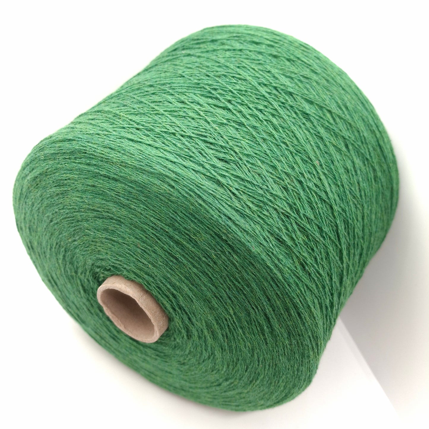 100 g de fil cachemire 100 % italien couleur vert N. 967
