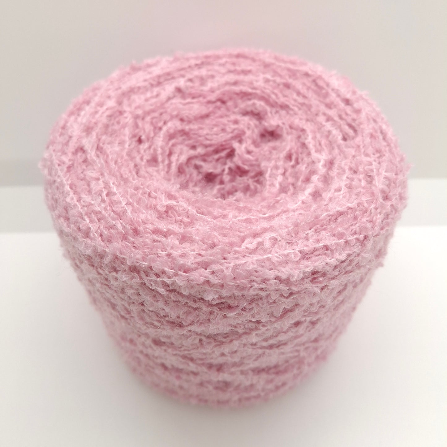 100 g Bouclé, weiches italienisches Garn, Farbe Pastellrosa N.1007