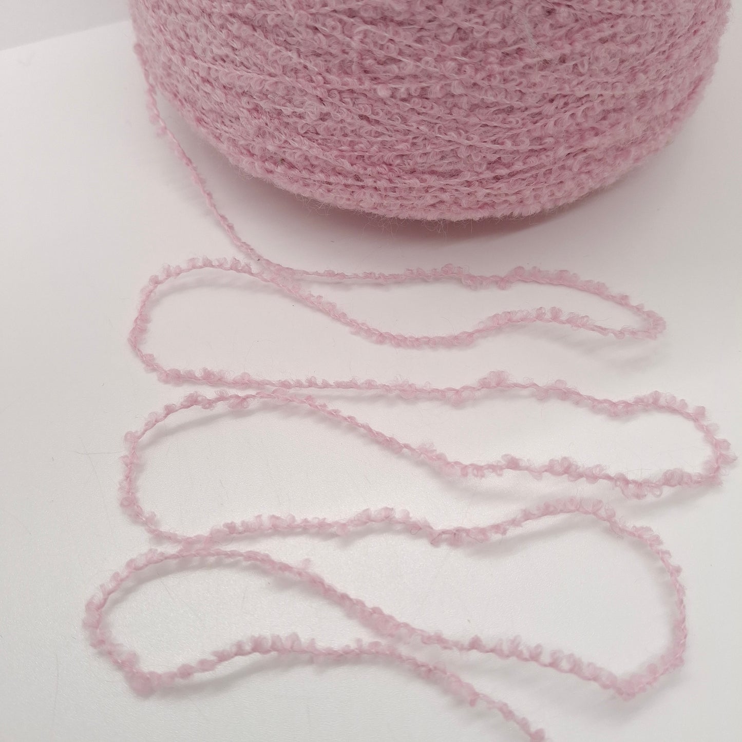 100 g Bouclé, weiches italienisches Garn, Farbe Pastellrosa N.1007