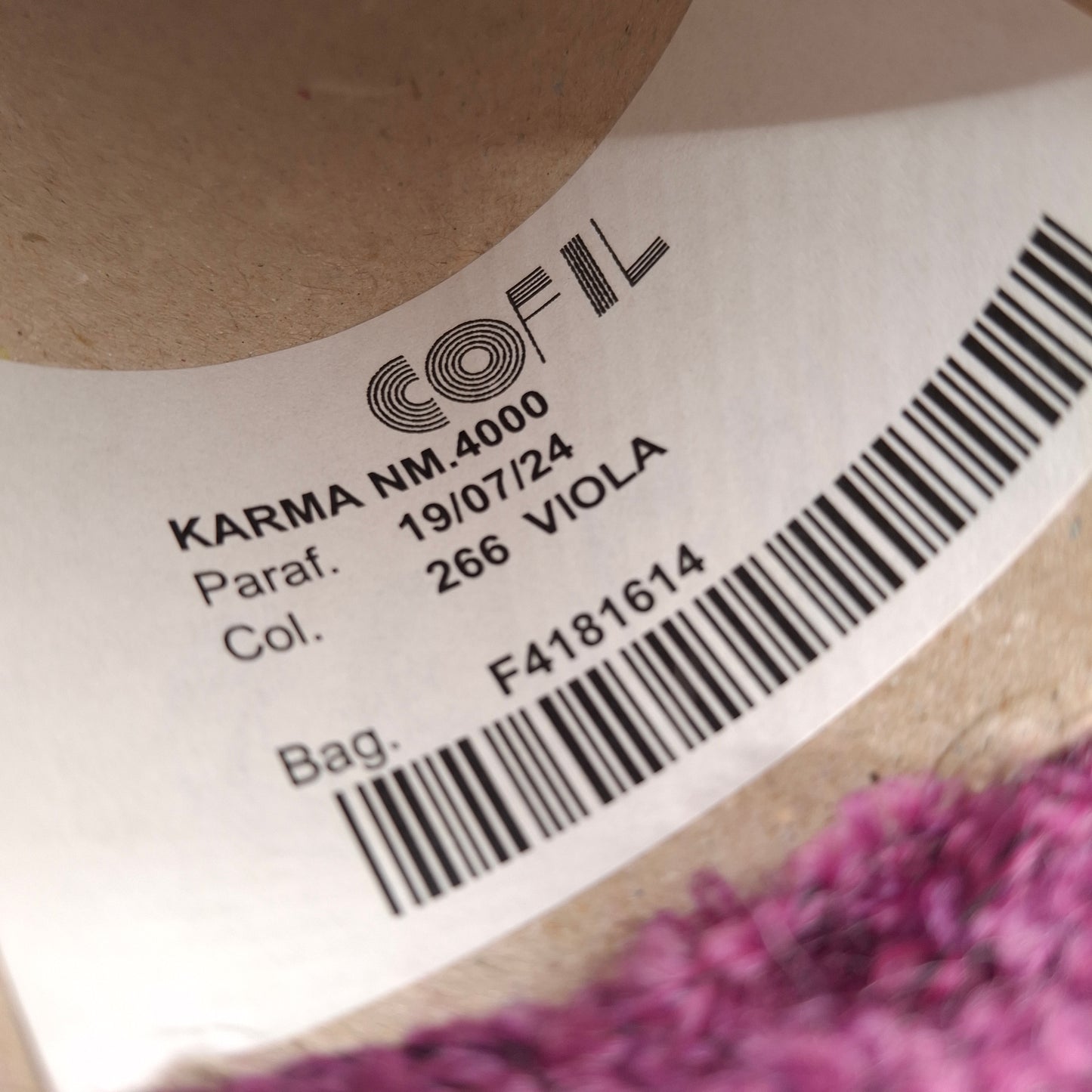 100 g weiches italienisches Bouclé-Garn in der Farbe Lila Fuchsia N.1012